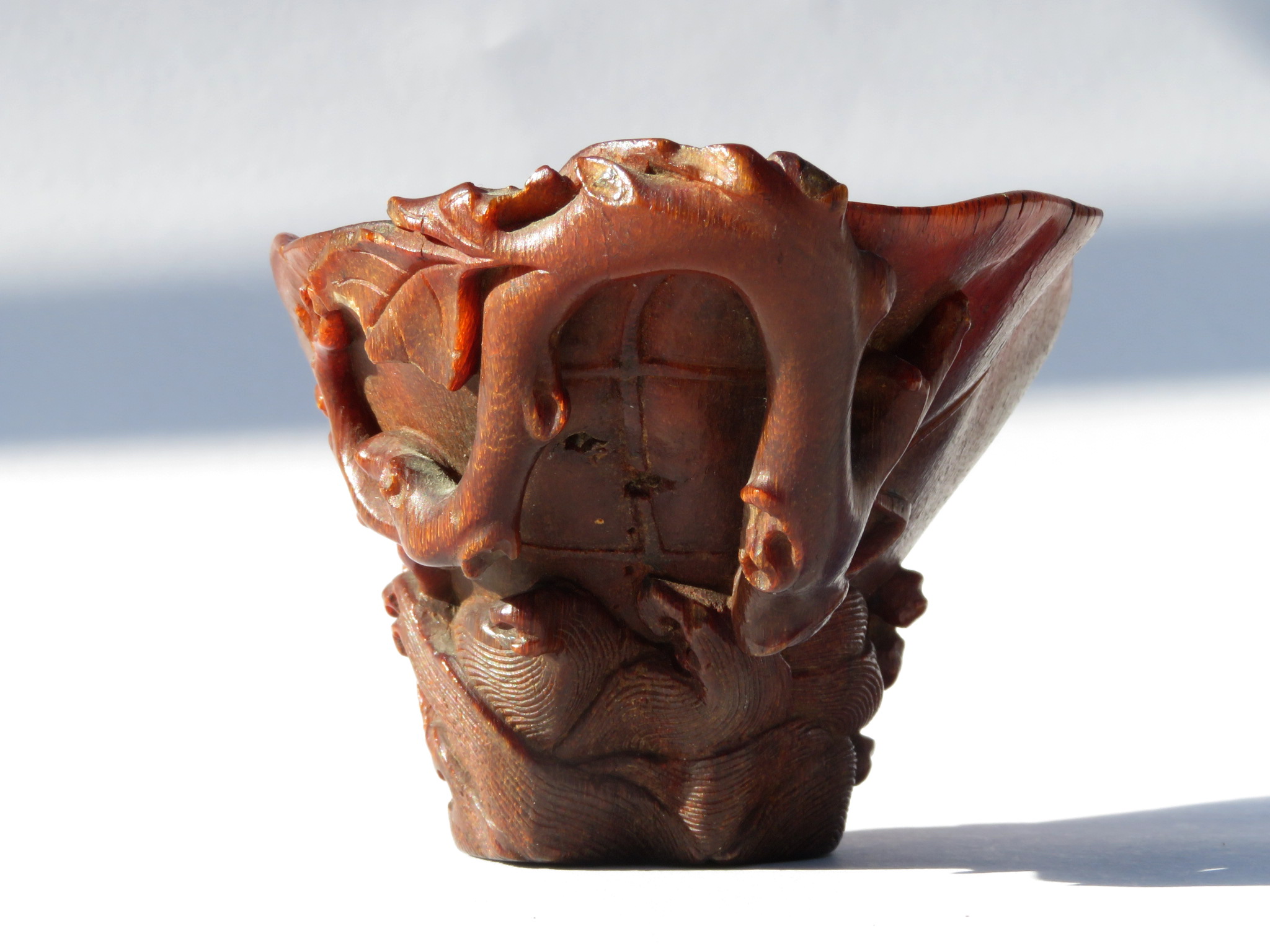 A RARE CHINESE RHINOCEROS HORN ‘CAMELLIA LEAF’ LIBATION CUP, QING DYNASTY, 17TH CENTURY - Image 18 of 30