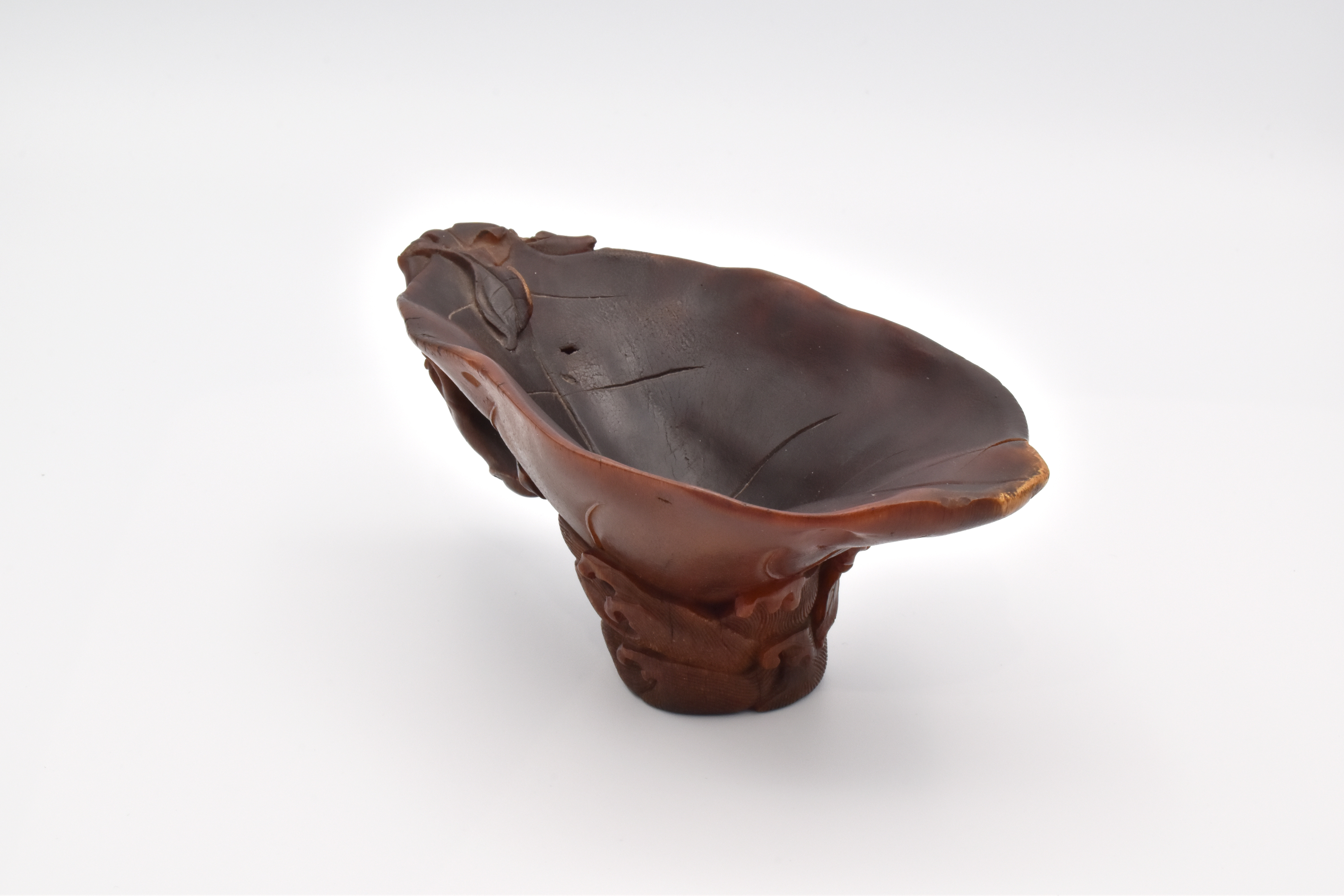 A RARE CHINESE RHINOCEROS HORN ‘CAMELLIA LEAF’ LIBATION CUP, QING DYNASTY, 17TH CENTURY - Image 2 of 30