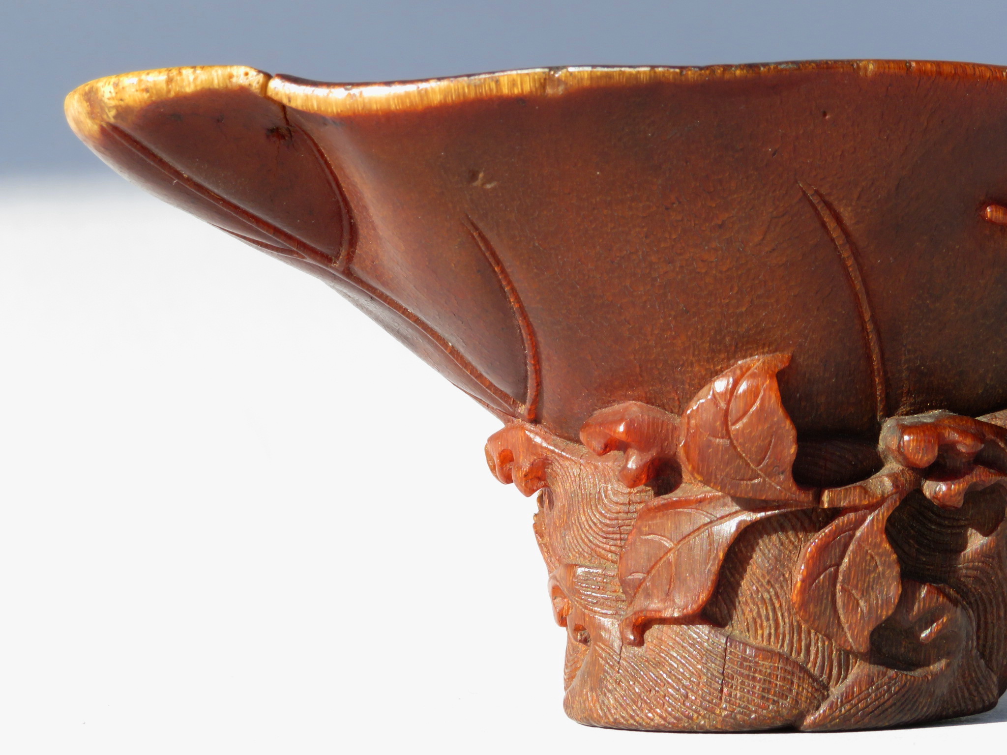 A RARE CHINESE RHINOCEROS HORN ‘CAMELLIA LEAF’ LIBATION CUP, QING DYNASTY, 17TH CENTURY - Image 20 of 30