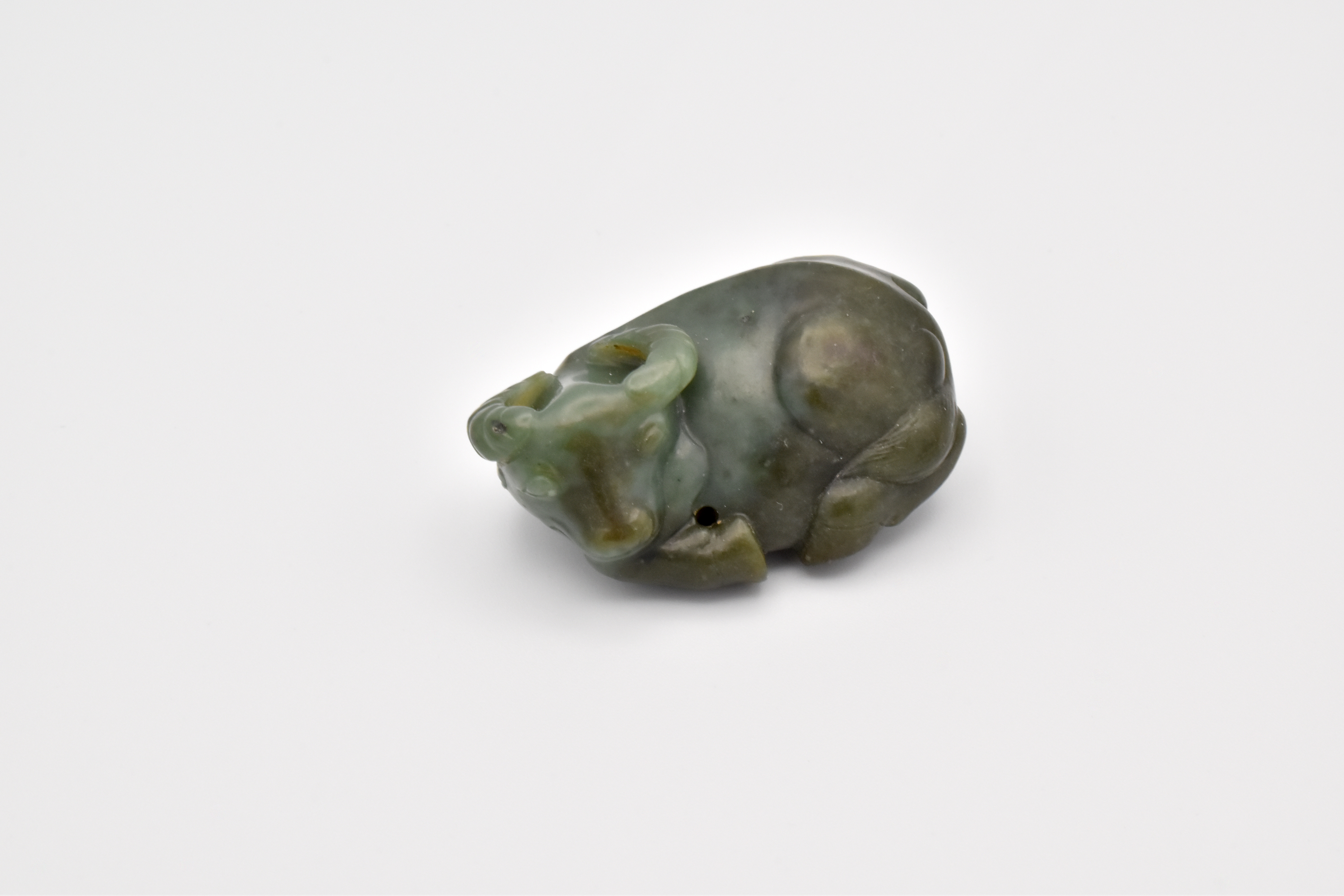 A CHINESE GREEN JADE CARVING OF A RECUMBENT WATER BUFFALO, QING DYNASTY - Image 2 of 13