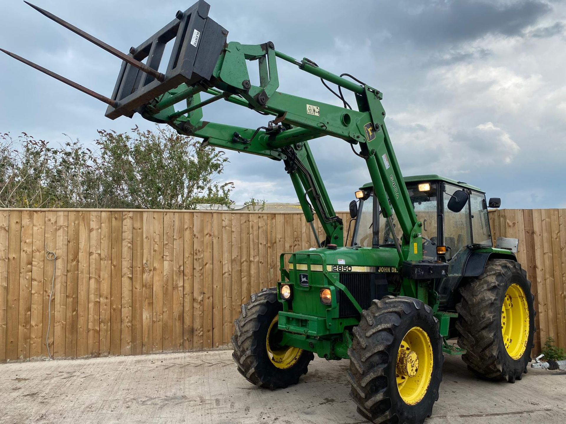 JOHN DEERE 2850 4WD LOADER TRACTOR LOCATION NORTH YORKSHIRE - Image 8 of 10