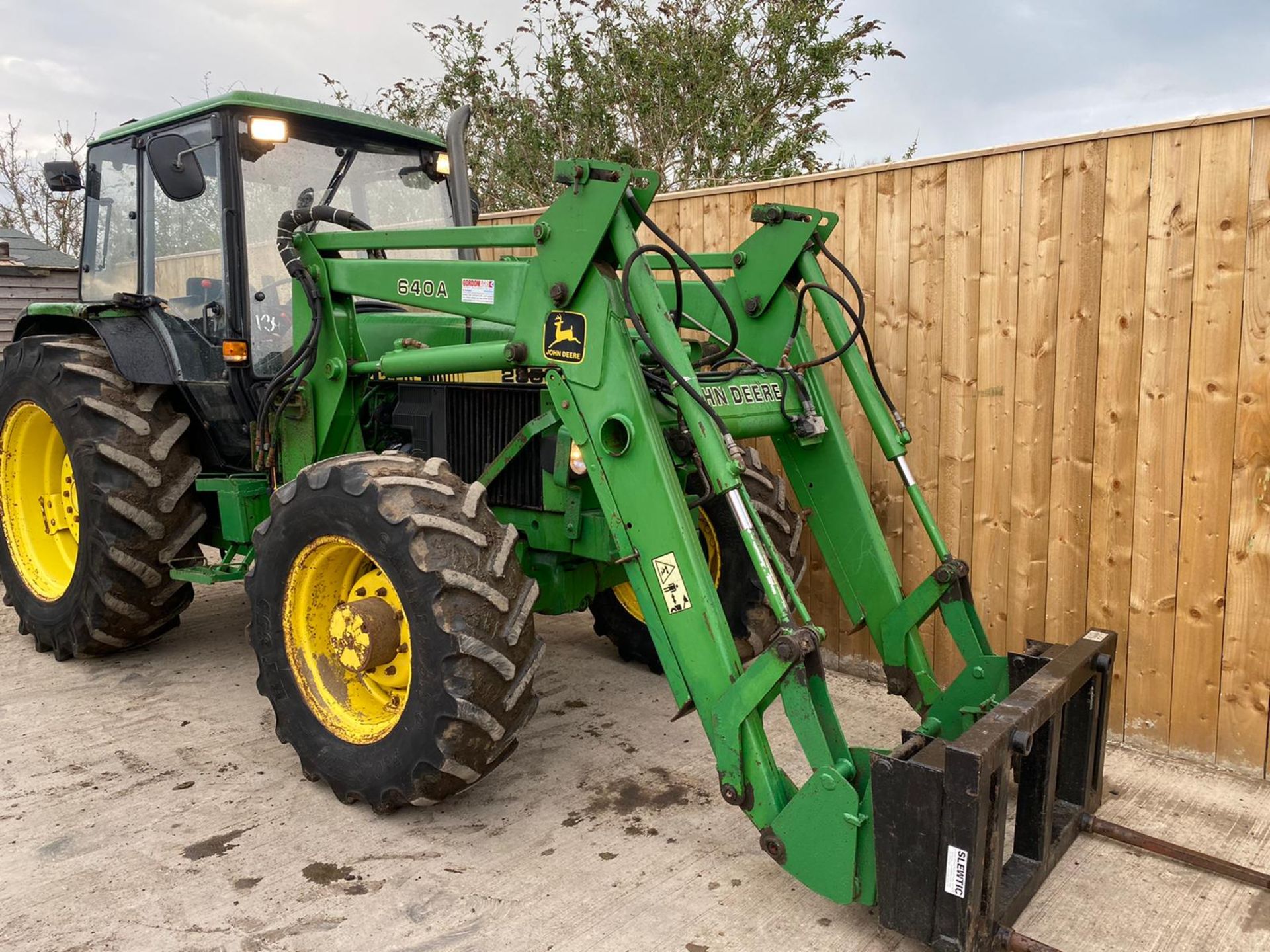 JOHN DEERE 2850 4WD LOADER TRACTOR LOCATION NORTH YORKSHIRE - Image 7 of 10