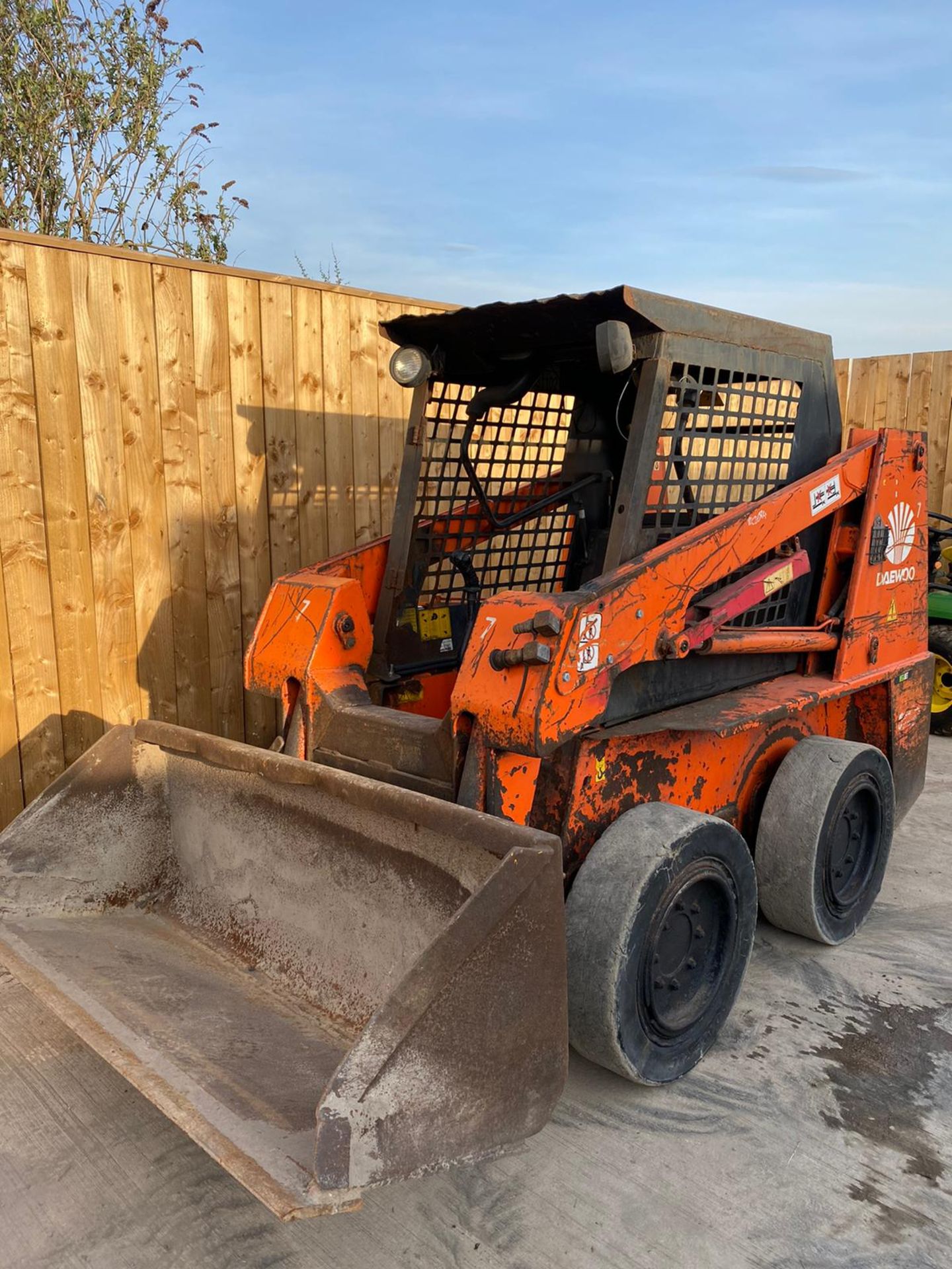 DAEWOO SKID LOADER BOBCAT LOCATION NORTH YORKSHIRE - Image 3 of 6