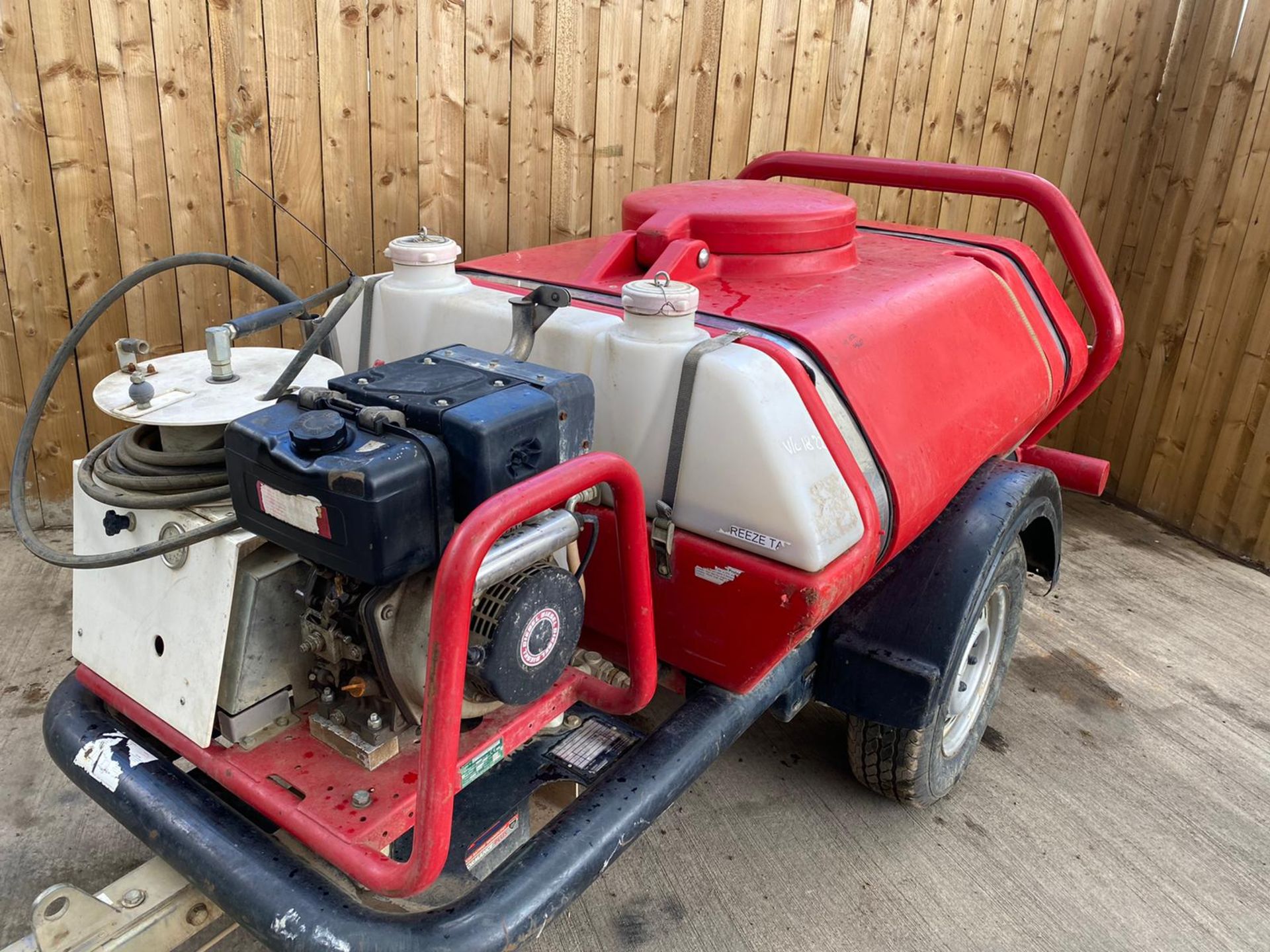 BRENDON TOWABLE DIESEL PRESSURE WASHER LOCATION NORTH YORKSHIRE - Image 4 of 4