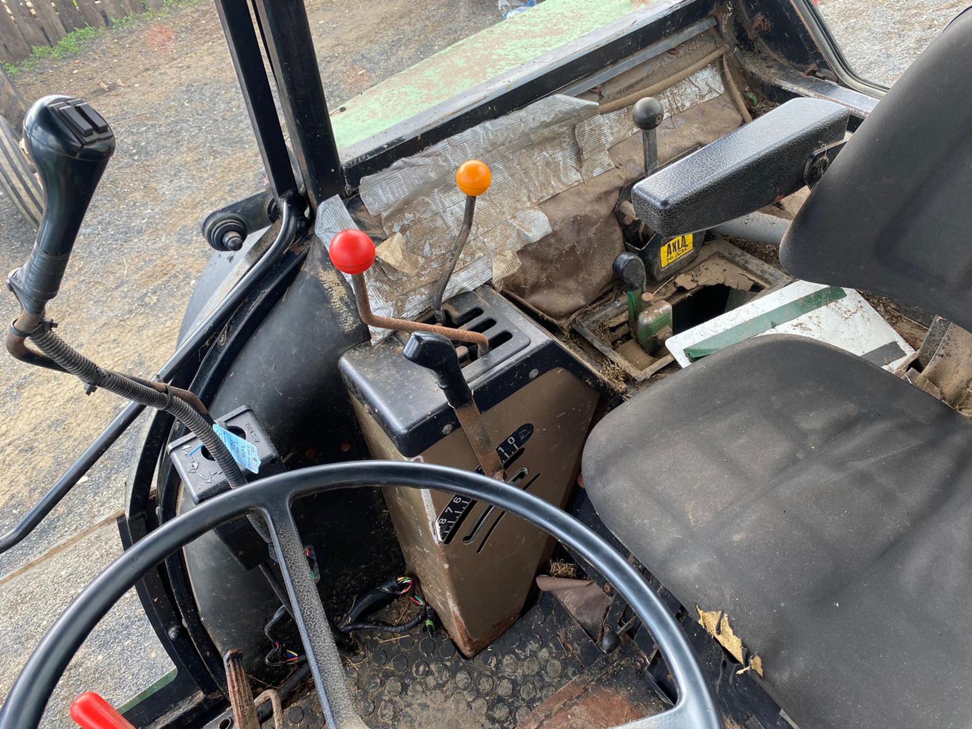 JOHN DEERE 2850 4WD LOADER TRACTOR LOCATION NORTH YORKSHIRE - Image 2 of 10