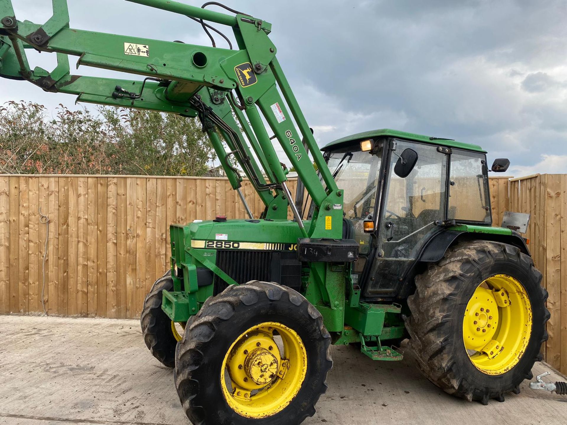 JOHN DEERE 2850 4WD LOADER TRACTOR LOCATION NORTH YORKSHIRE