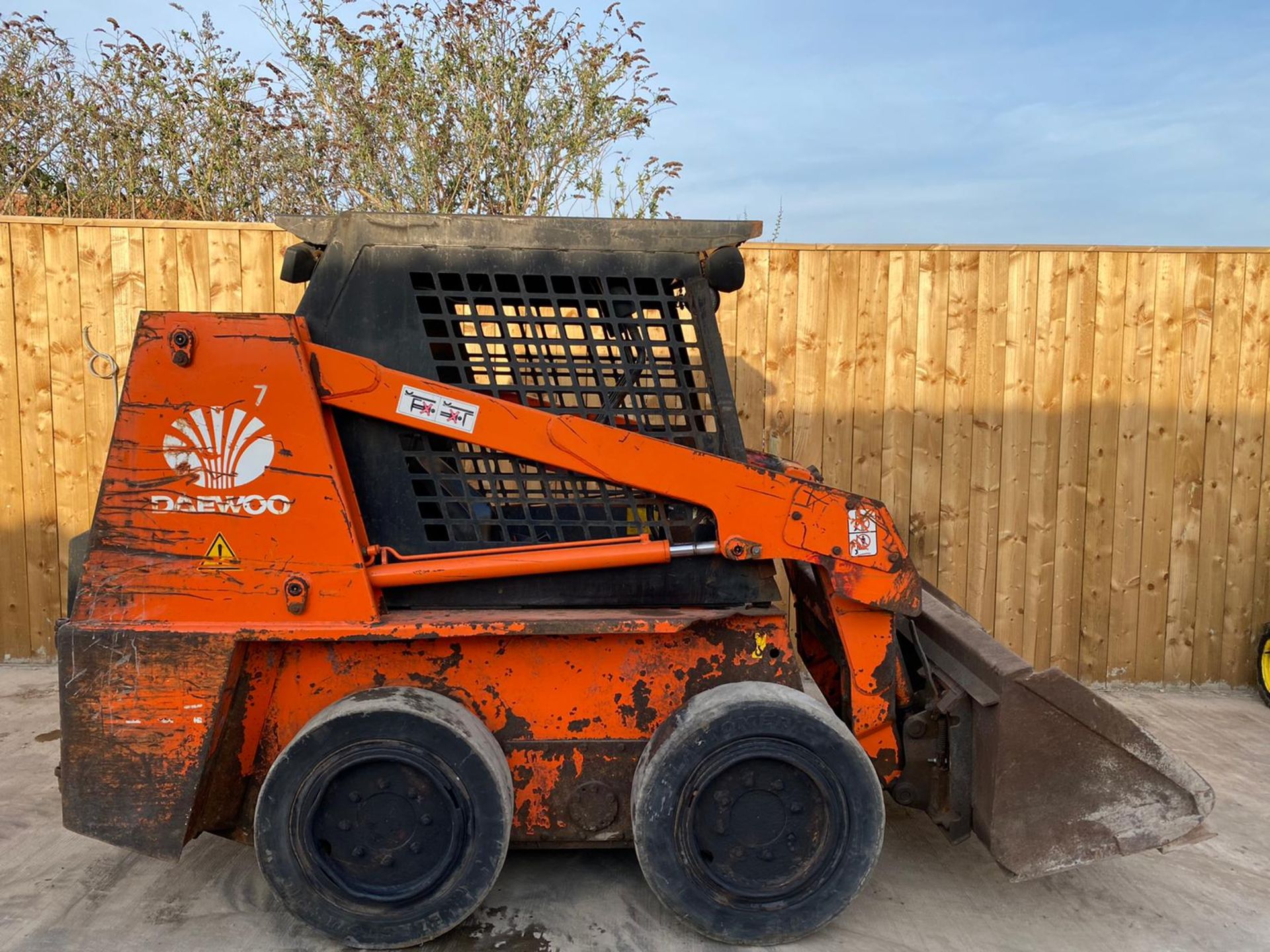 DAEWOO SKID LOADER BOBCAT LOCATION NORTH YORKSHIRE - Image 6 of 6