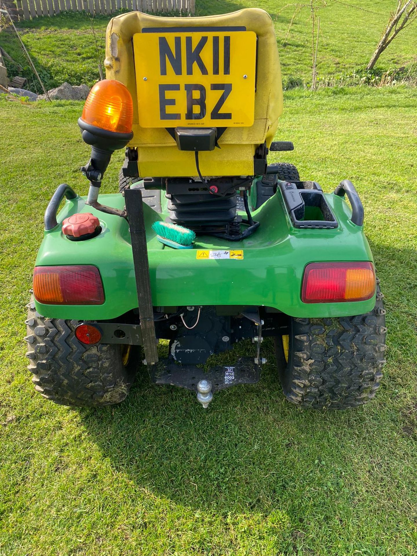 JOHN DEERE X748 DIESEL 4WD COMPANY TRACTOR RIDE ON MOWER LOCATION NORTH YORKSHIRE - Image 7 of 7