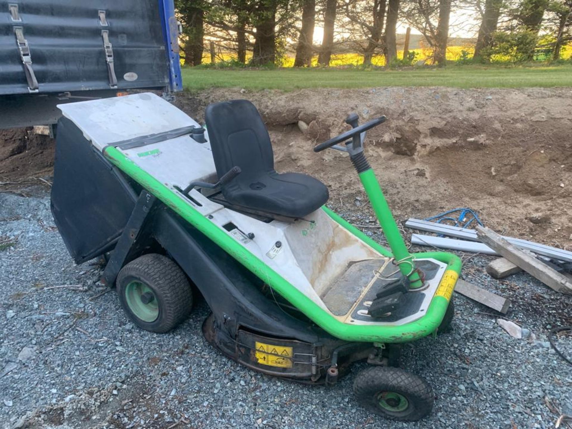 ETESIA BAHIA RIDE ON MOWER LOCATION N IRELAND - Image 4 of 4