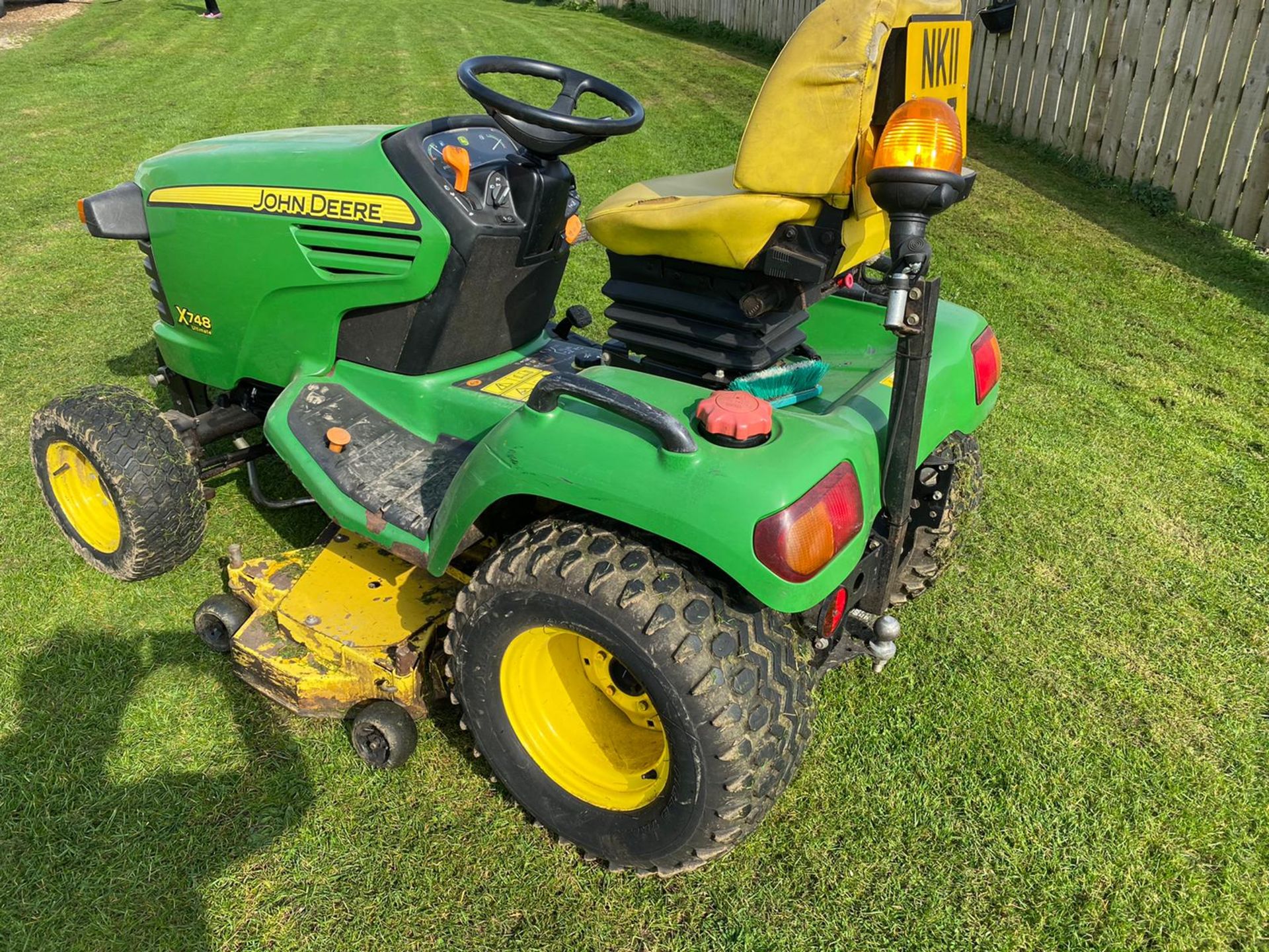 JOHN DEERE X748 DIESEL 4WD COMPANY TRACTOR RIDE ON MOWER LOCATION NORTH YORKSHIRE - Image 6 of 7