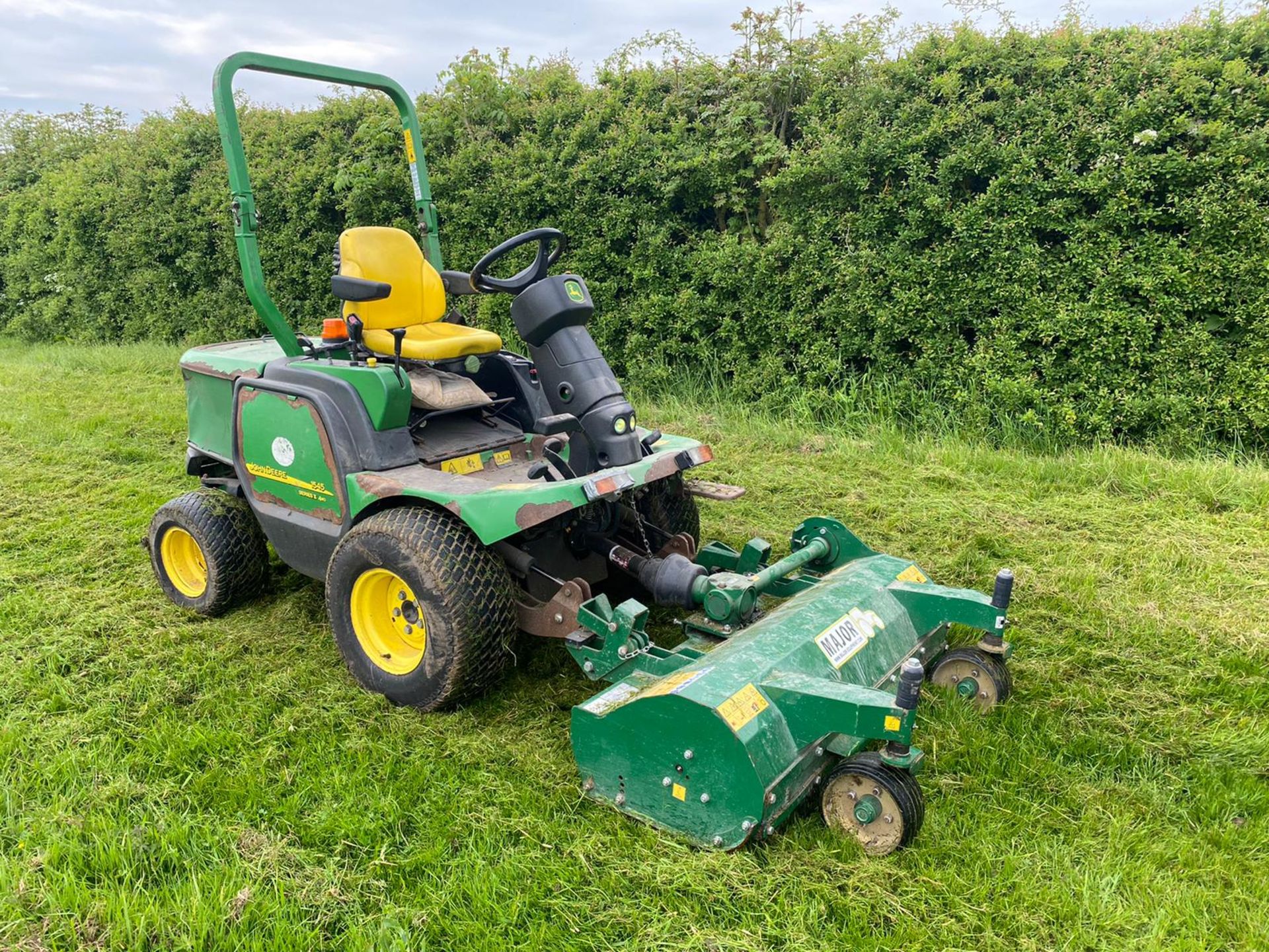 2012 JOHN DEERE 1545 OUT FRONT FLAIL MOWER LOCATION NORTH YORKSHIRE - Image 2 of 6