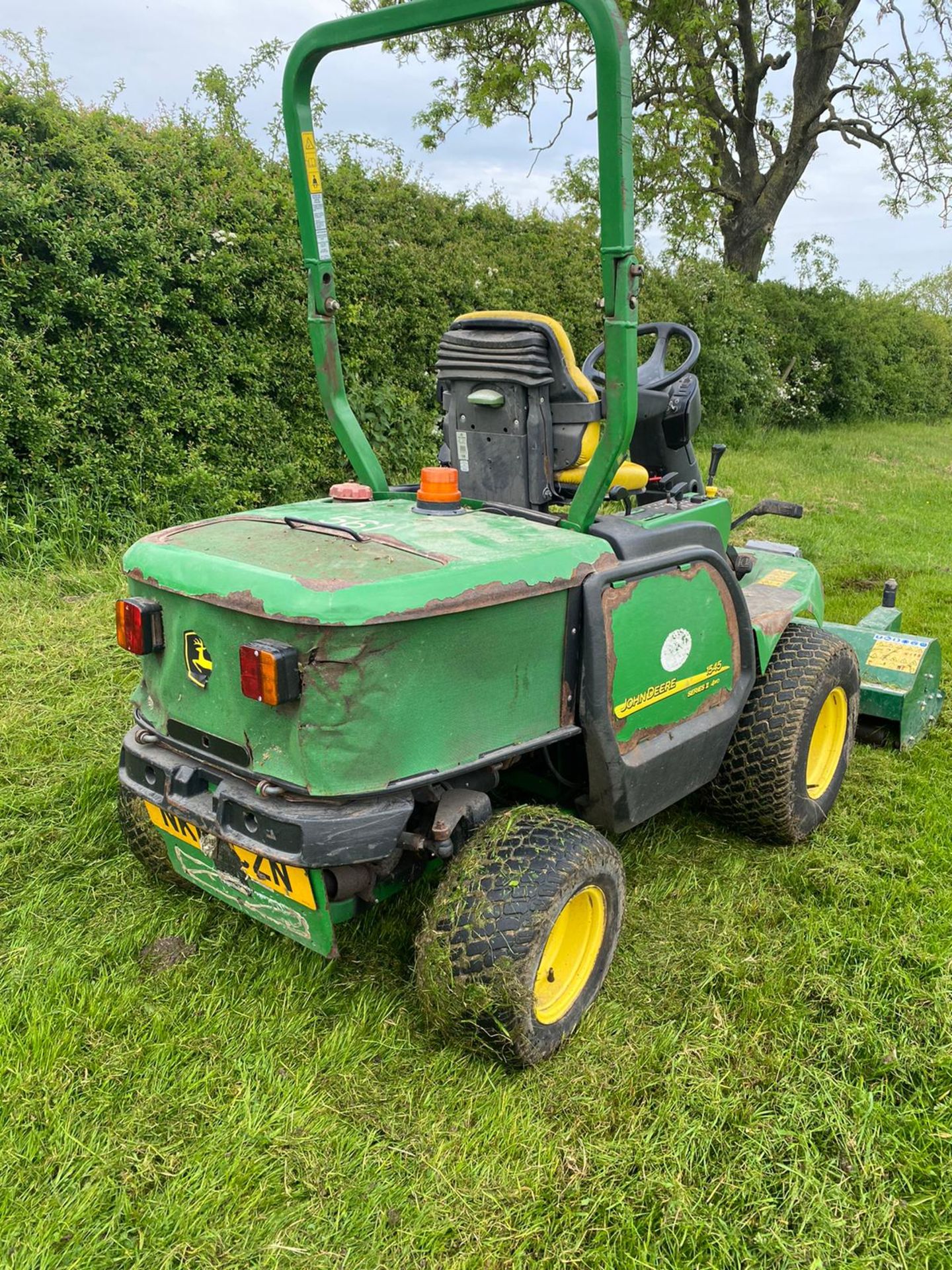 2012 JOHN DEERE 1545 OUT FRONT FLAIL MOWER LOCATION NORTH YORKSHIRE - Image 4 of 6