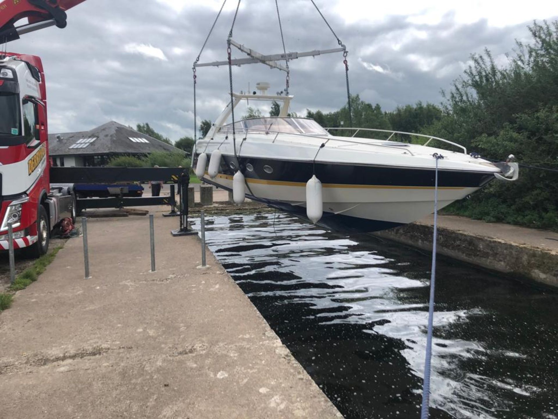 Sunseeker Tomahawk 41 - Image 3 of 17