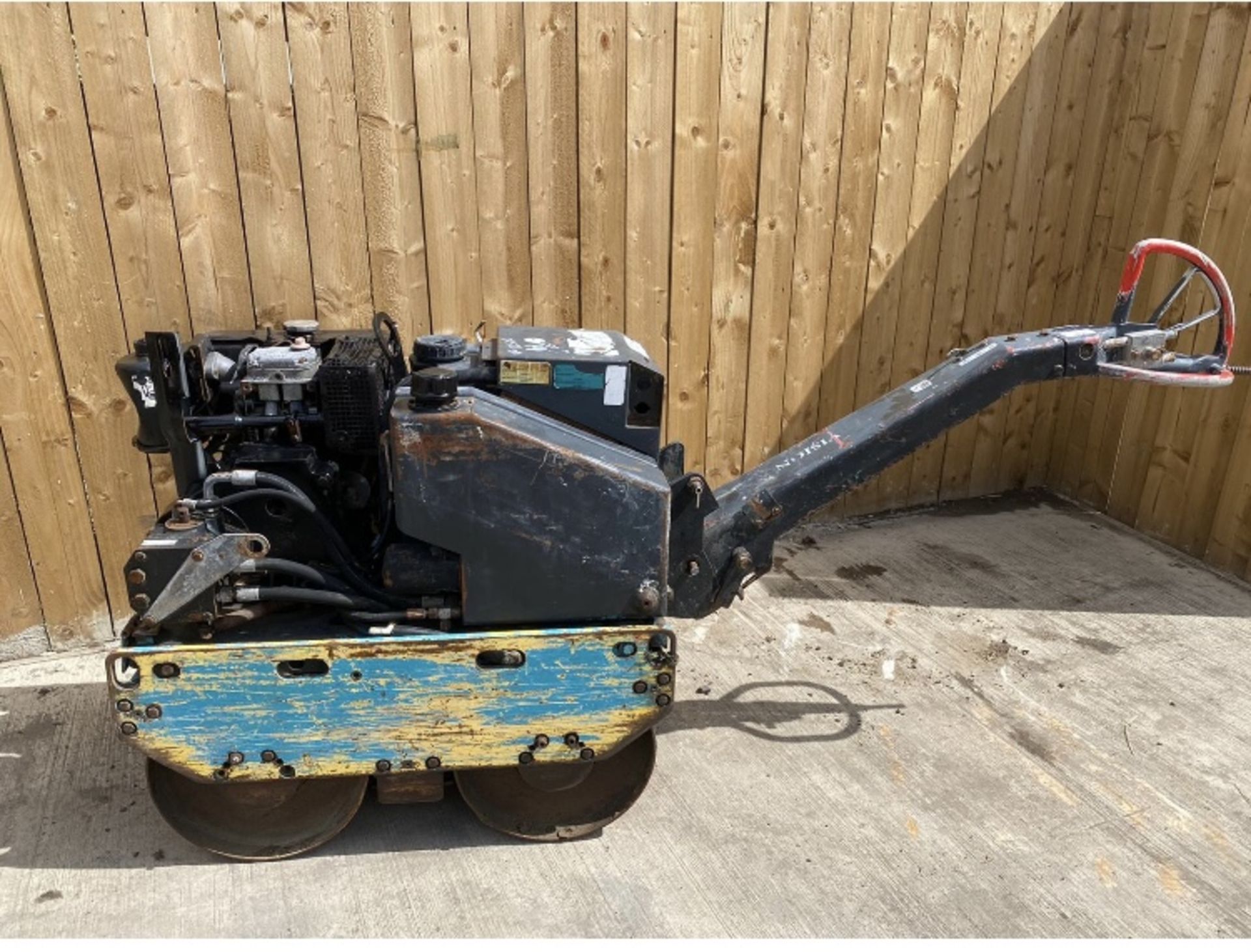 BOMAG DOUBLE DRUM ROLLER LOCATION NORTH YORKSHIRE - Image 4 of 8