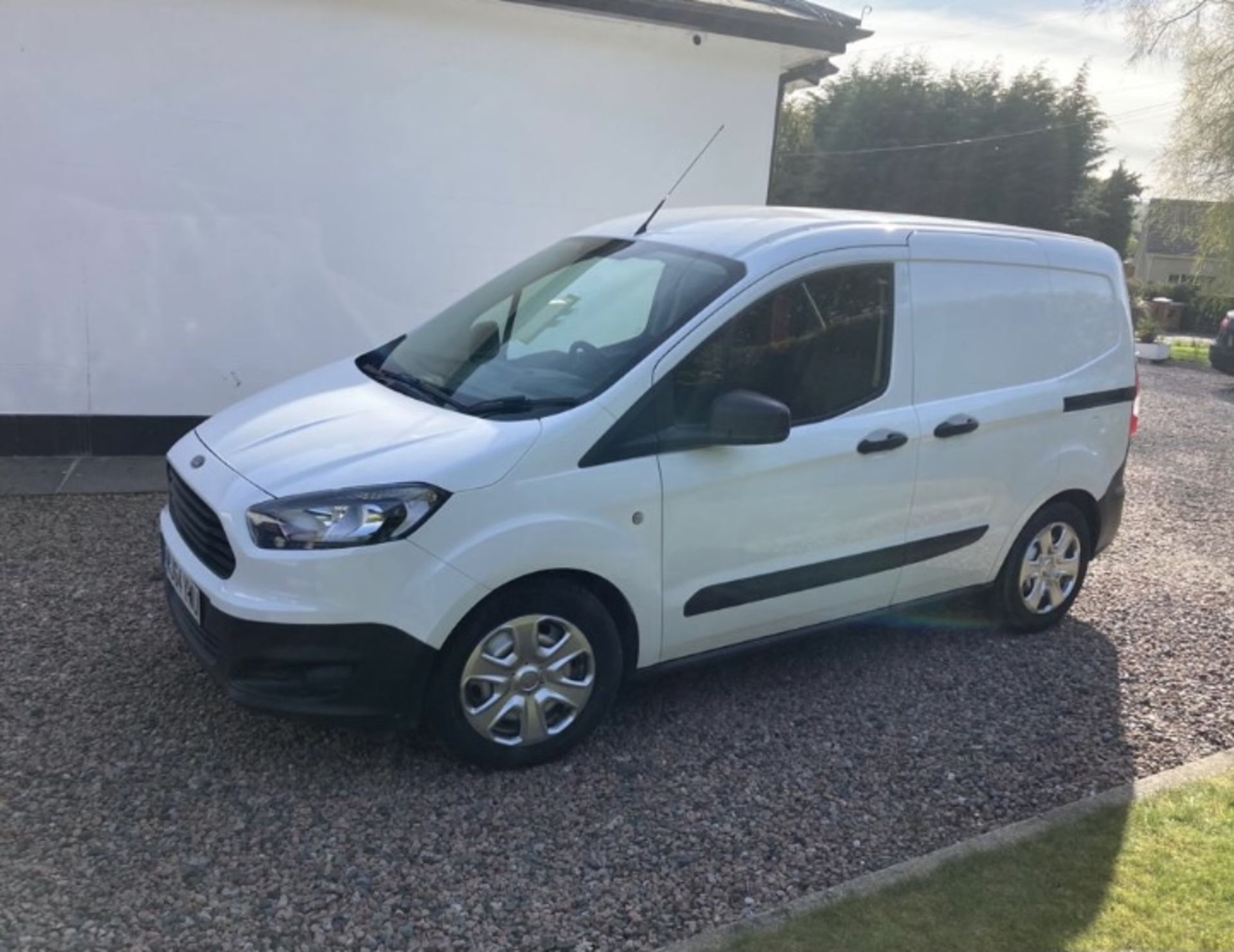 2015 FORD COURIER VAN LOCATION N IRELAND - Image 2 of 3