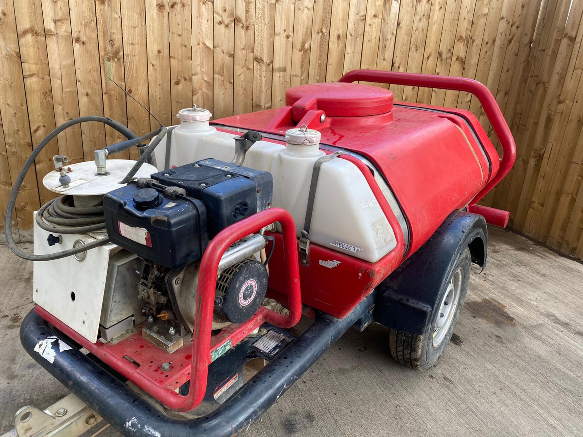 BRENDON TOWABLE DIESELPRESSURE WASHER LOCATION NORTH YORKSHIRE - Image 4 of 4