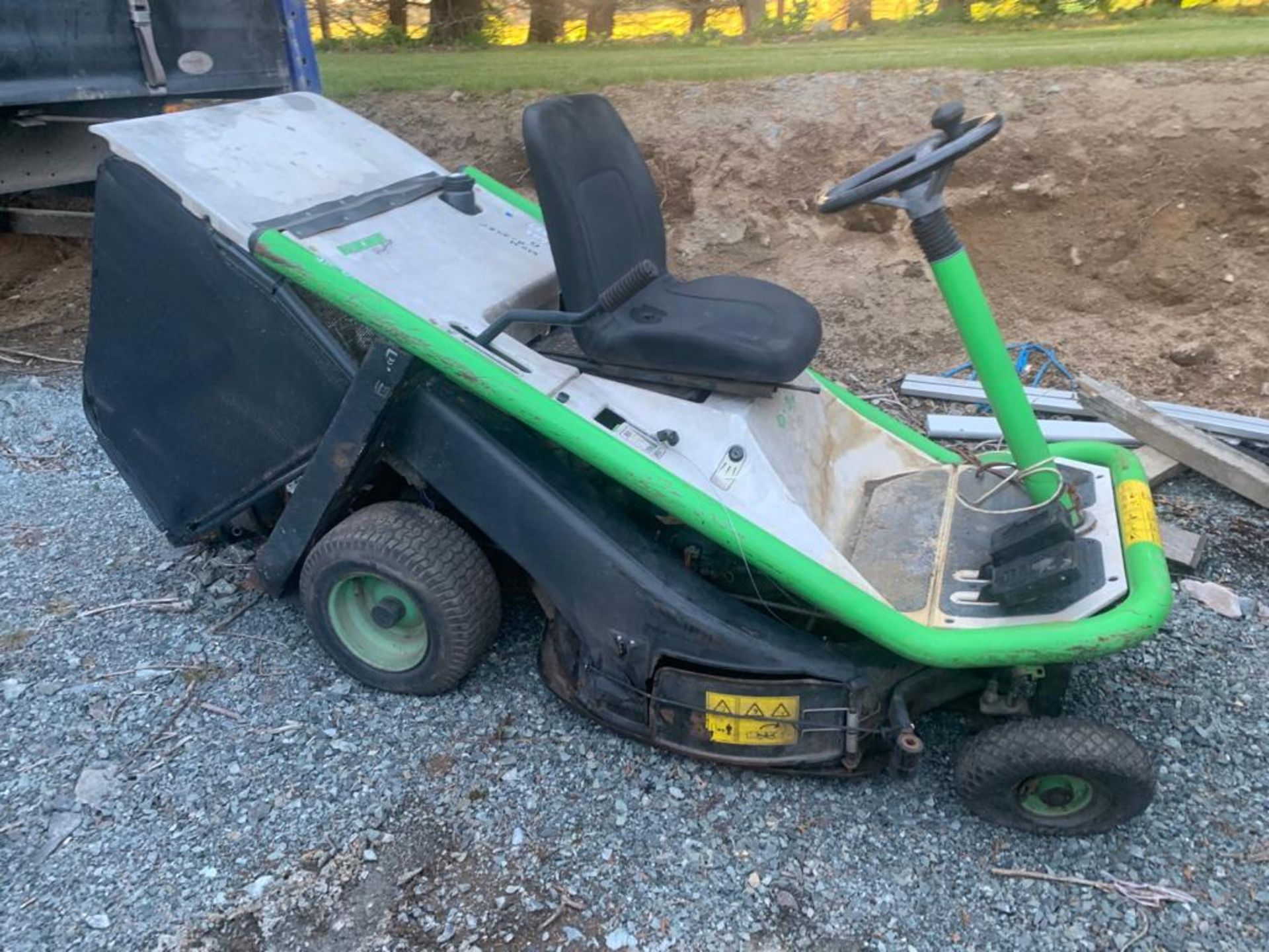 ETESIA BAHIA RIDE ON MOWER LOCATION N IRELAND - Image 2 of 4