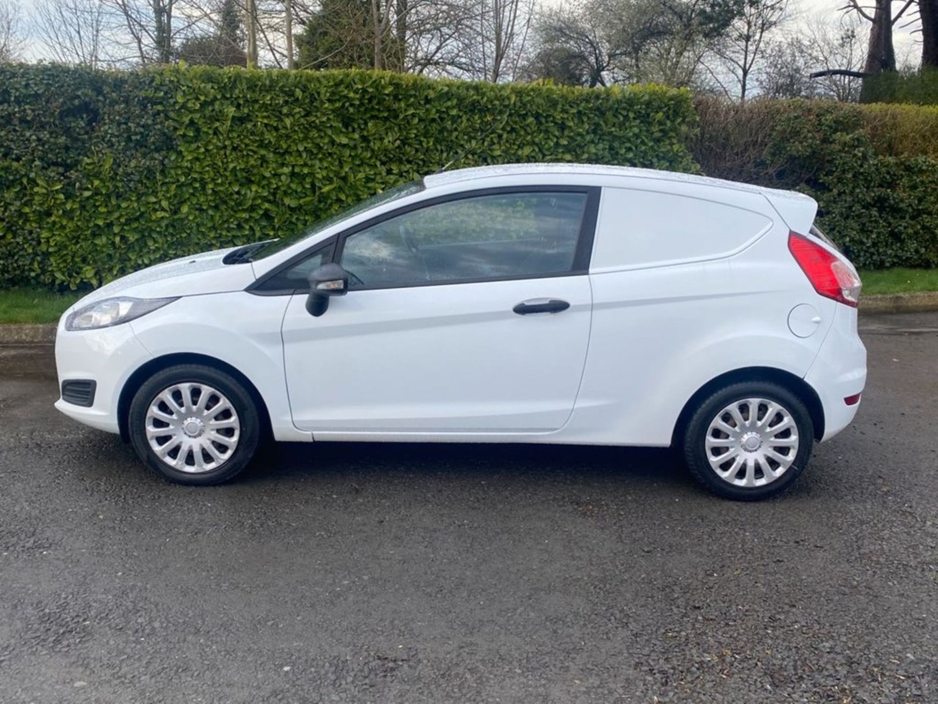 2015 FORD FIESTA 1.5 BASE TDCI 3d Van 74 BHP - Image 3 of 11