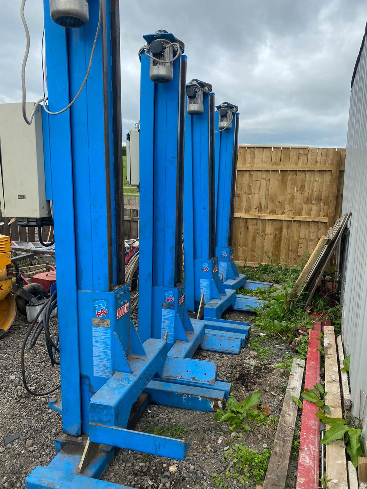 RAV212 12 TON HGV VEHICLE LIFT RAMPS LOCATION NORTH YORKSHIRE - Image 4 of 5