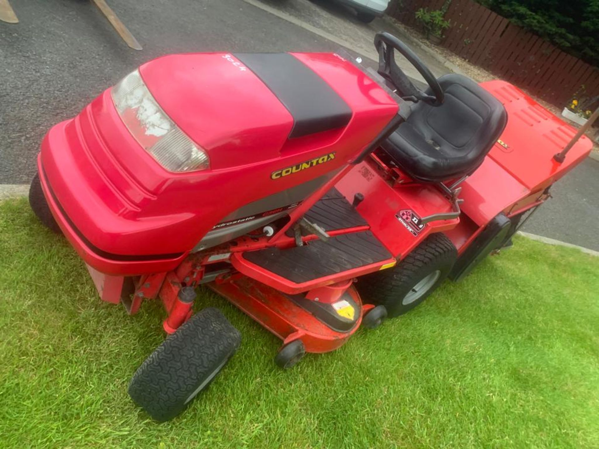 COUNTAX C38 RIDE ON MOWER LOCATION N IRELAND - Image 2 of 6