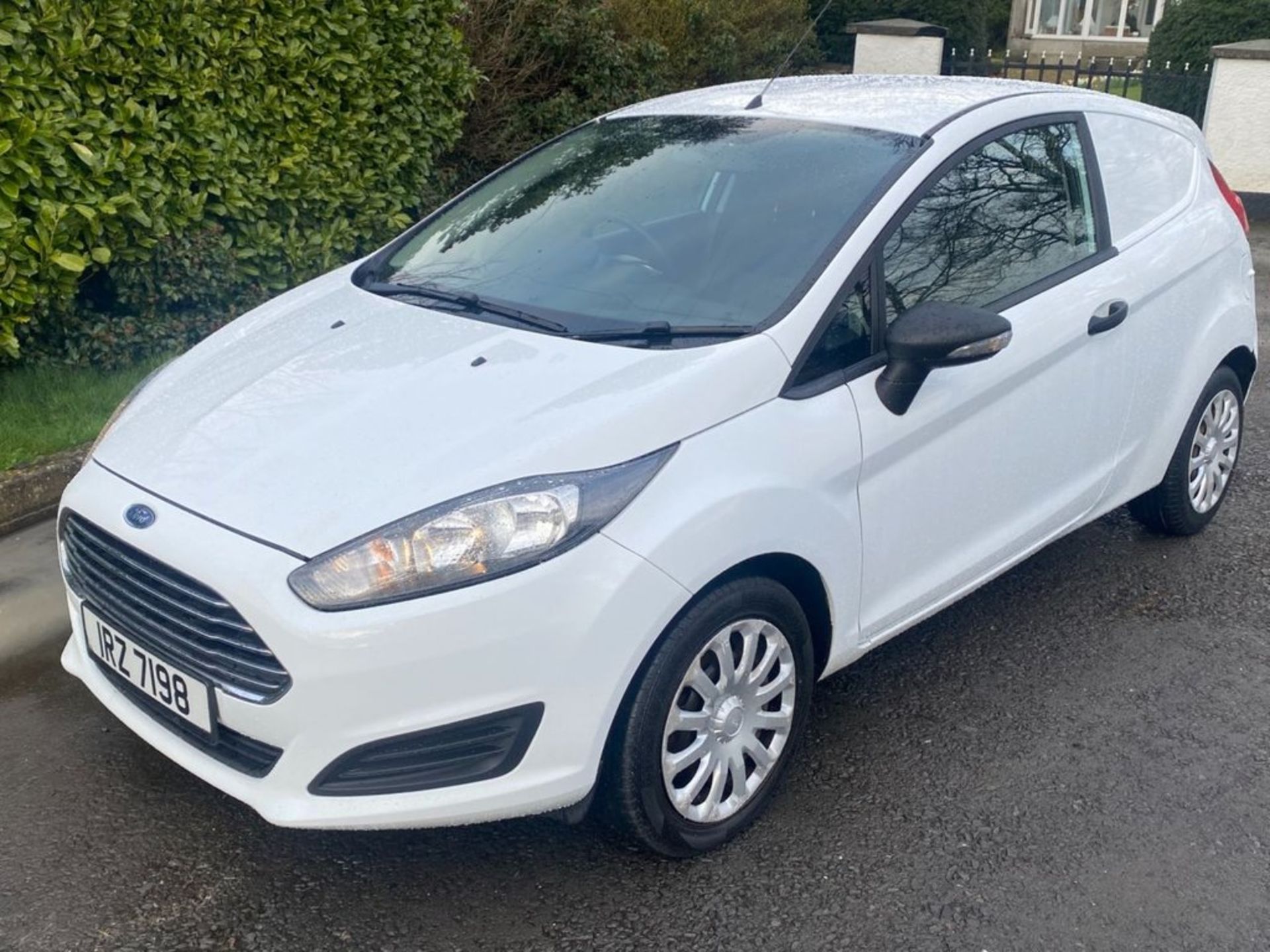 2015 FORD FIESTA 1.5 BASE TDCI 3d Van 74 BHP - Image 4 of 11