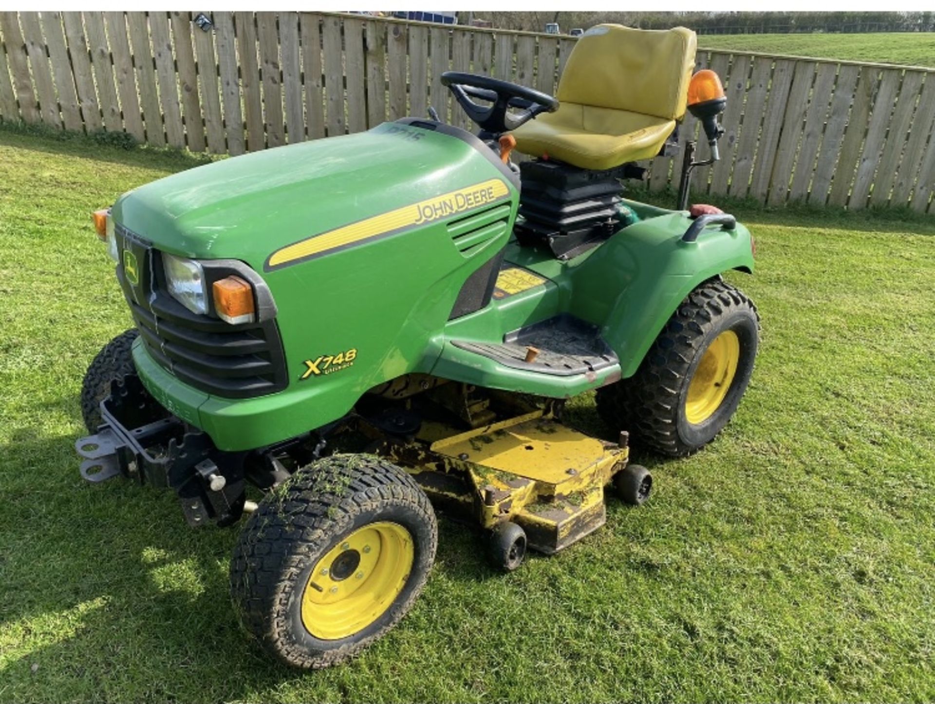 JOHN DEERE X748 DIESEL 4WD COMPANY TRACTOR RIDE ON MOWER LOCATION NORTH YORKSHIRE - Image 5 of 7