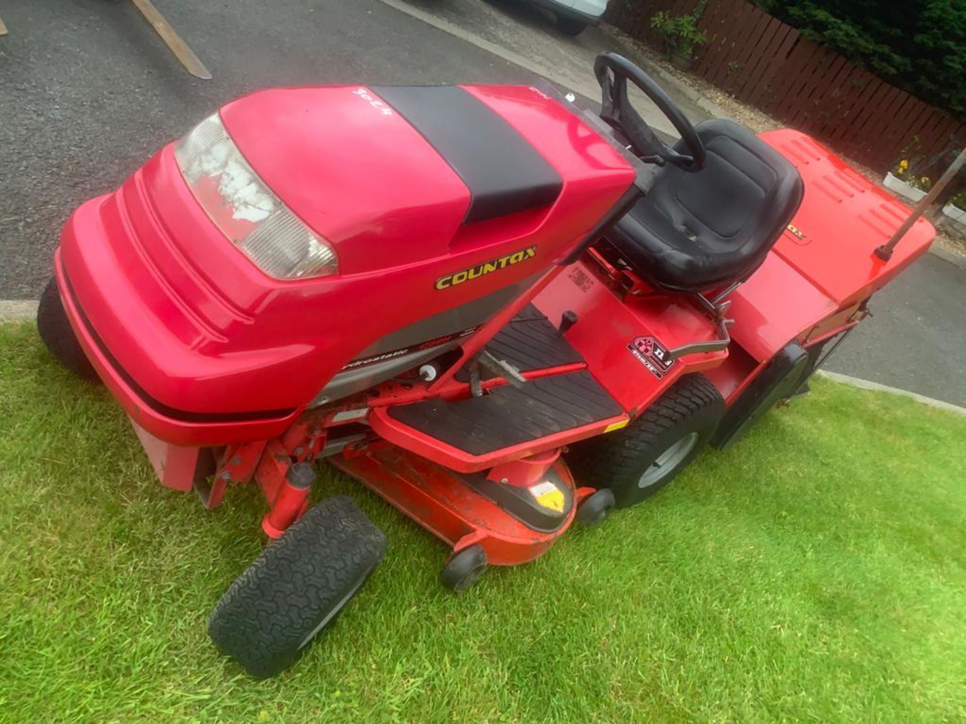 COUNTAX C38 RIDE ON MOWER LOCATION N IRELAND - Image 6 of 6