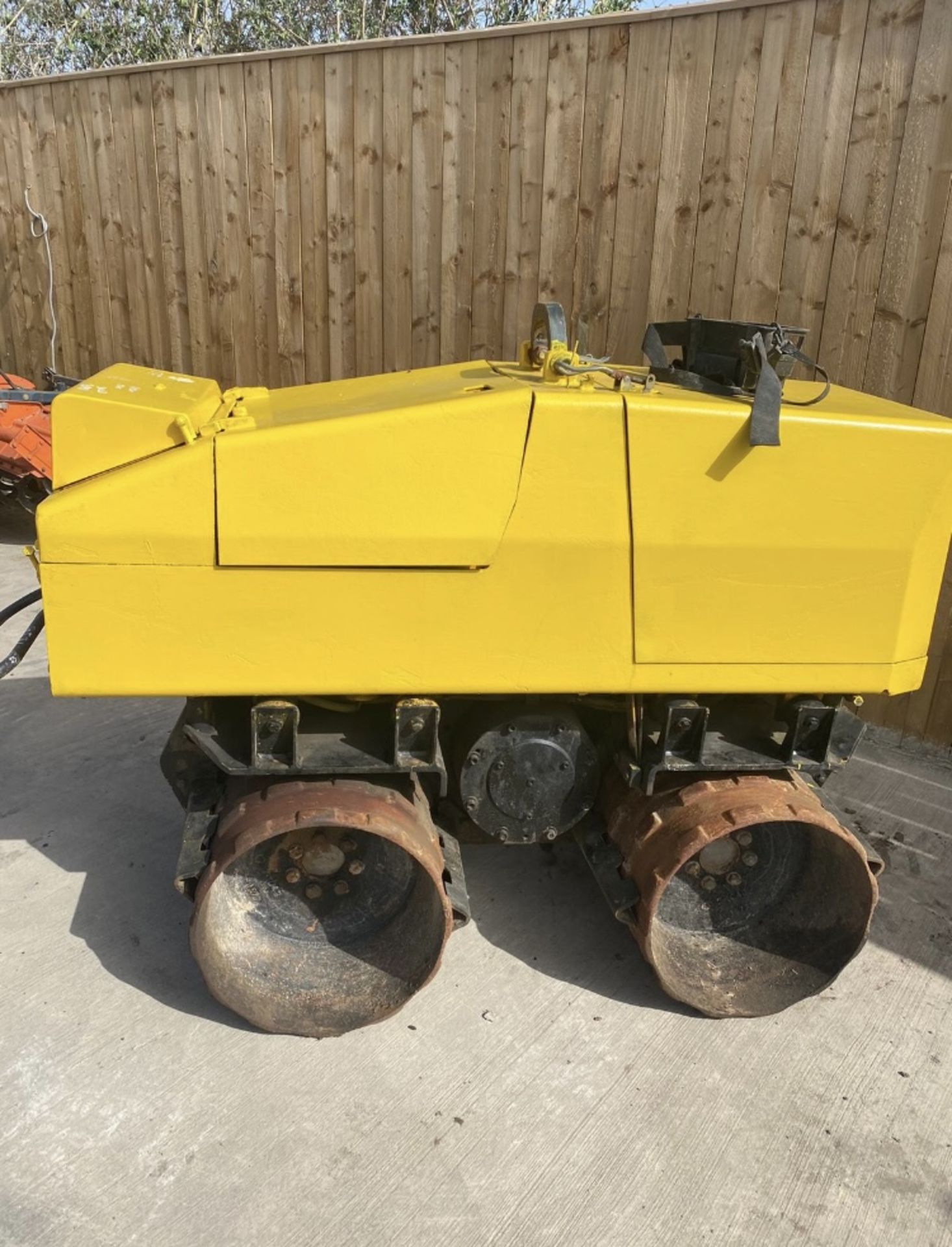 JCB VIBROMAX REMOTE CONTROL TRENCH ROLLER LOCATION NORTH YORKSHIRE