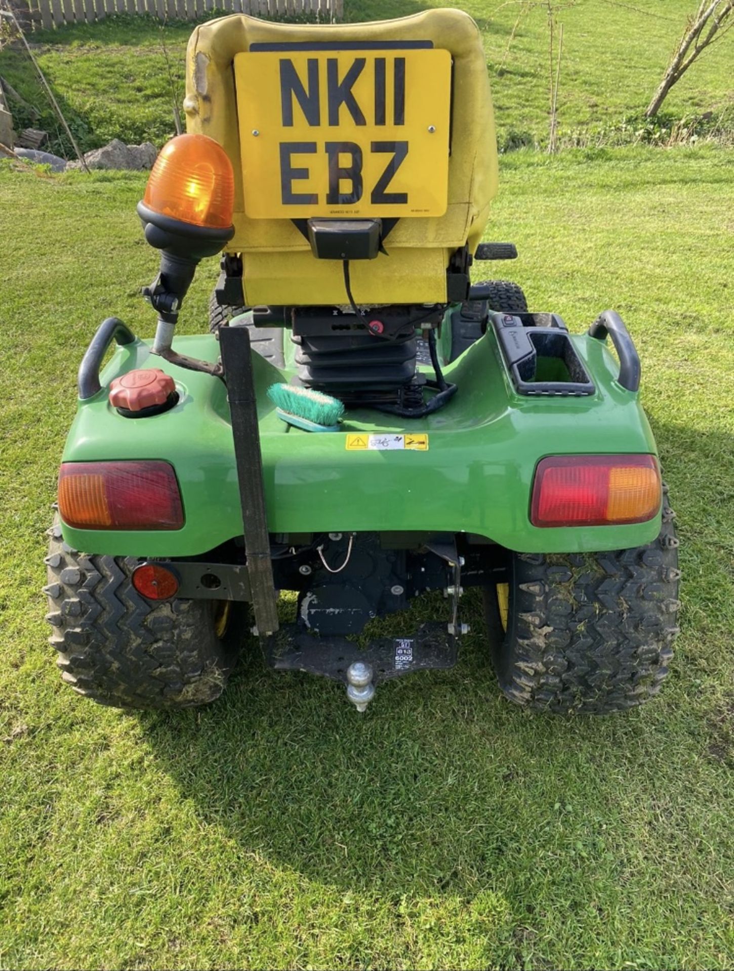 JOHN DEERE X748 DIESEL 4WD COMPANY TRACTOR RIDE ON MOWER LOCATION NORTH YORKSHIRE - Image 6 of 7