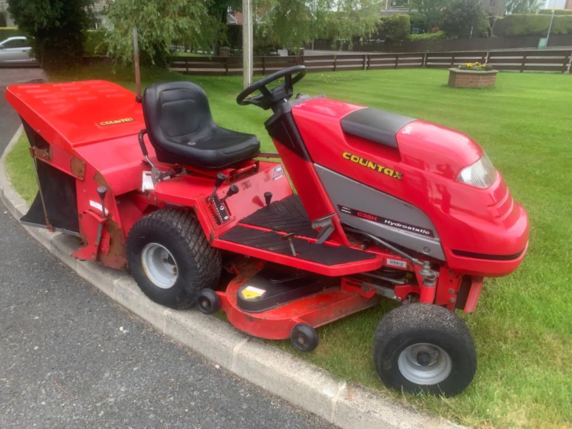 COUNTAX C38 RIDE ON MOWER LOCATION N IRELAND