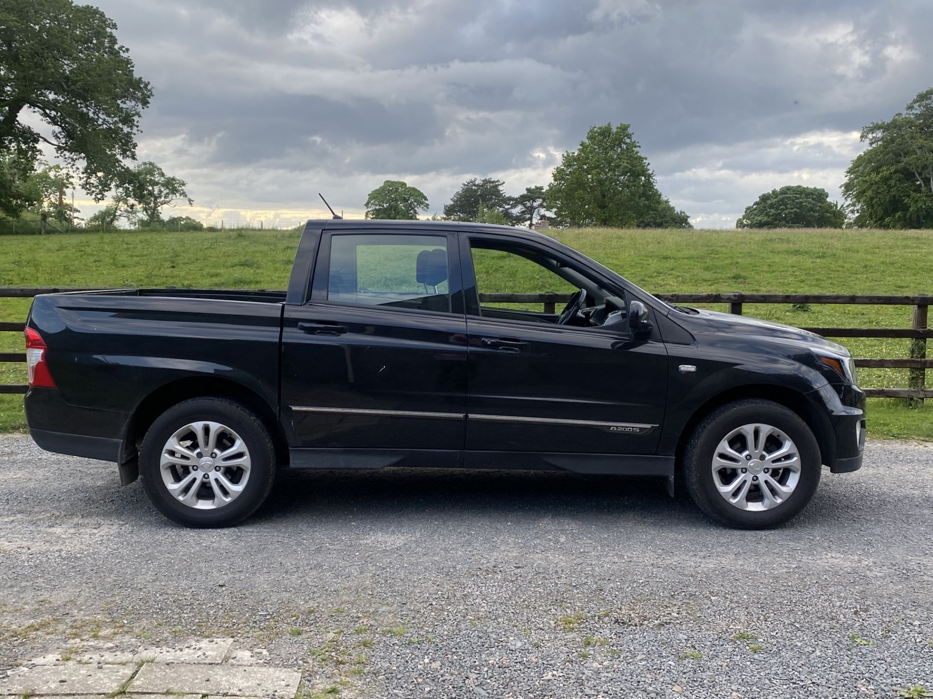 2017 SSANGYONG KORANDO SPORTS 2.0 SE 153 BHP PICK UP LOCATION N IRELAND - Image 4 of 7