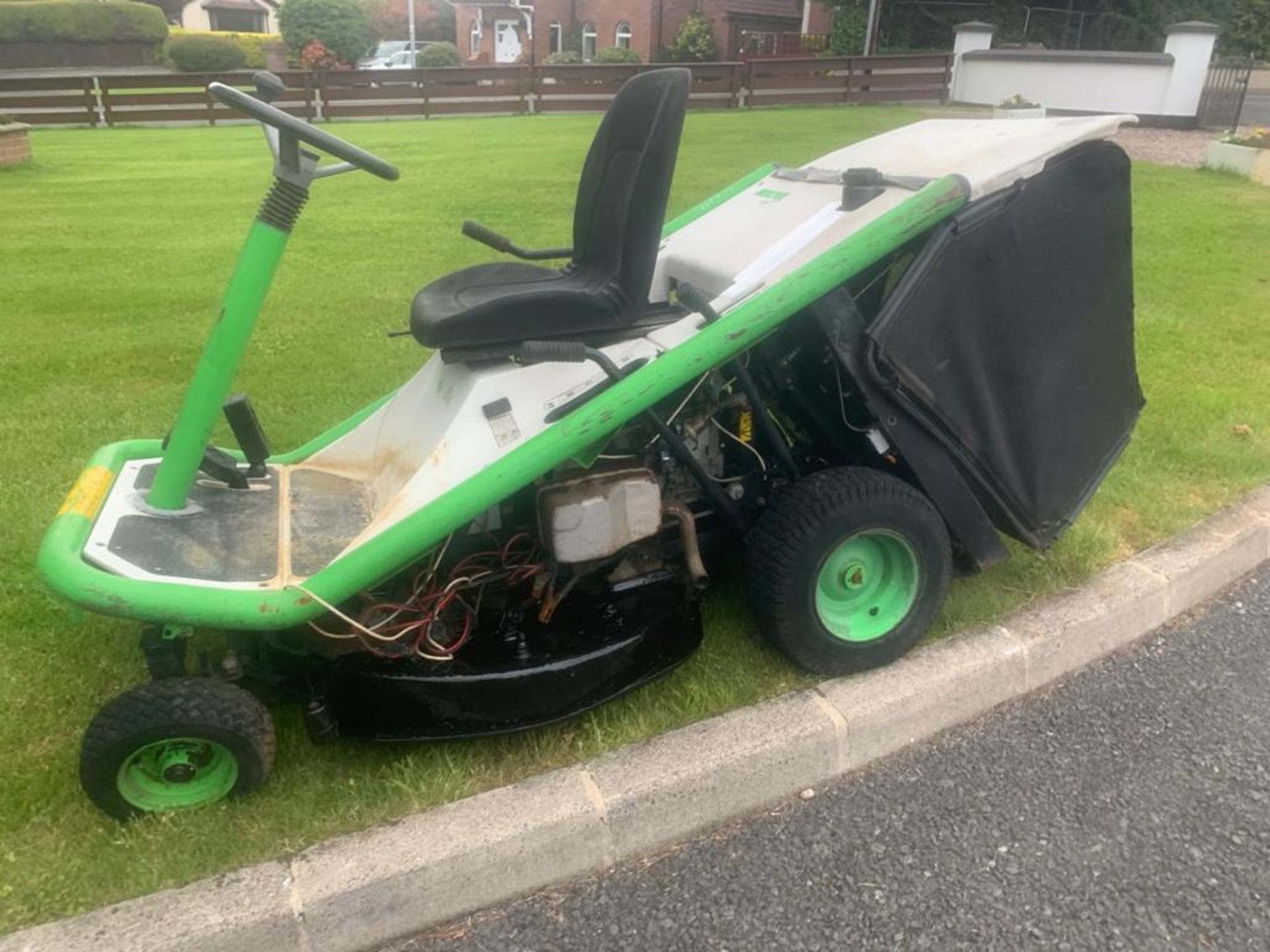 ETESIA PETROL RIDE ON MOWER LOCATION N IRELAND - Image 2 of 3