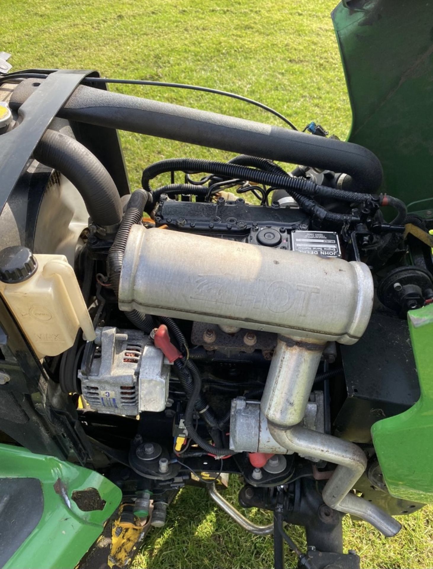 JOHN DEERE X748 DIESEL 4WD COMPANY TRACTOR RIDE ON MOWER LOCATION NORTH YORKSHIRE - Image 6 of 6