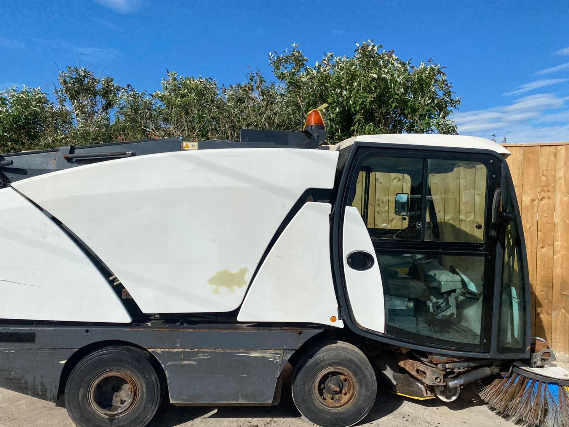 JOHNSTON 142A 101T DIESEL SWEEPER LOCATION N YORKSHIRE.