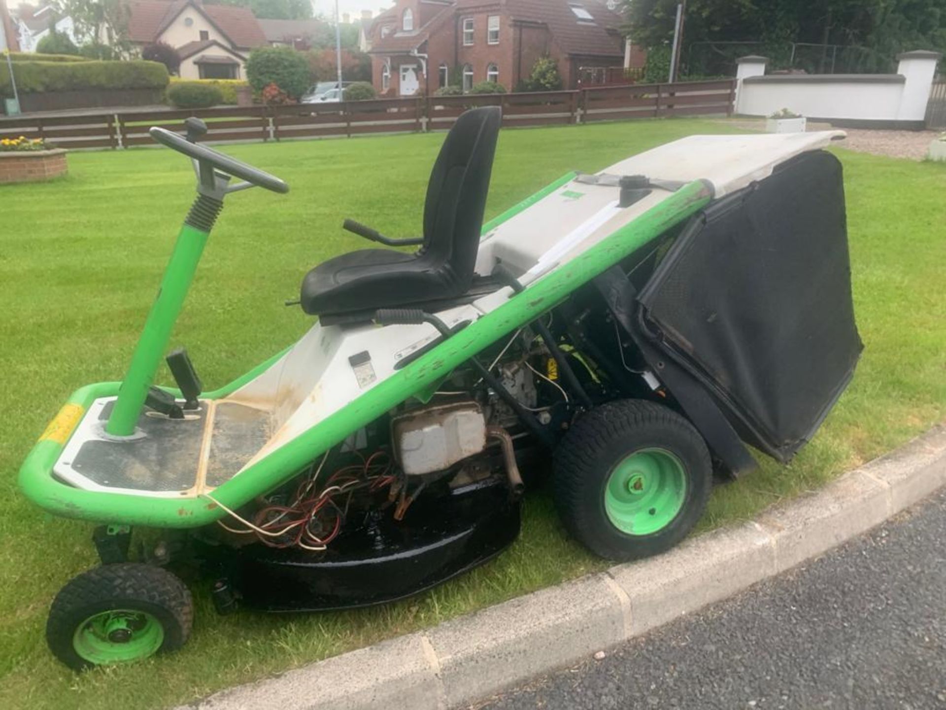 ETESIA PETROL RIDE ON MOWER LOCATION N IRELAND - Image 3 of 3