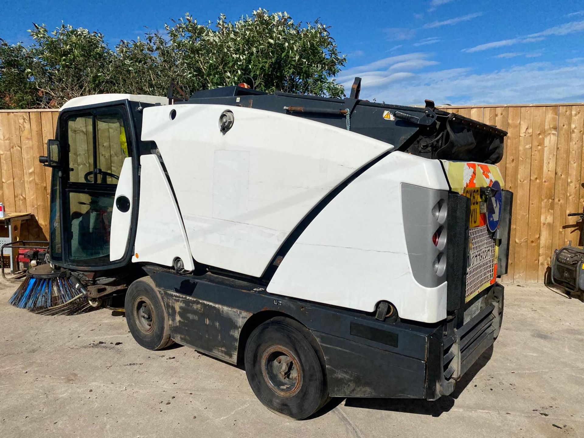 JOHNSTON 142A 101T DIESEL SWEEPER LOCATION N YORKSHIRE. - Image 2 of 12