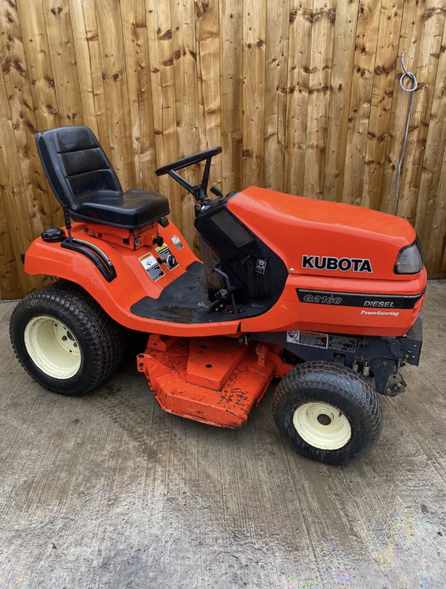 KUBOTA G2160 DIESEL MOWER LOCATION NORTH YORKSHIRE - Image 2 of 4