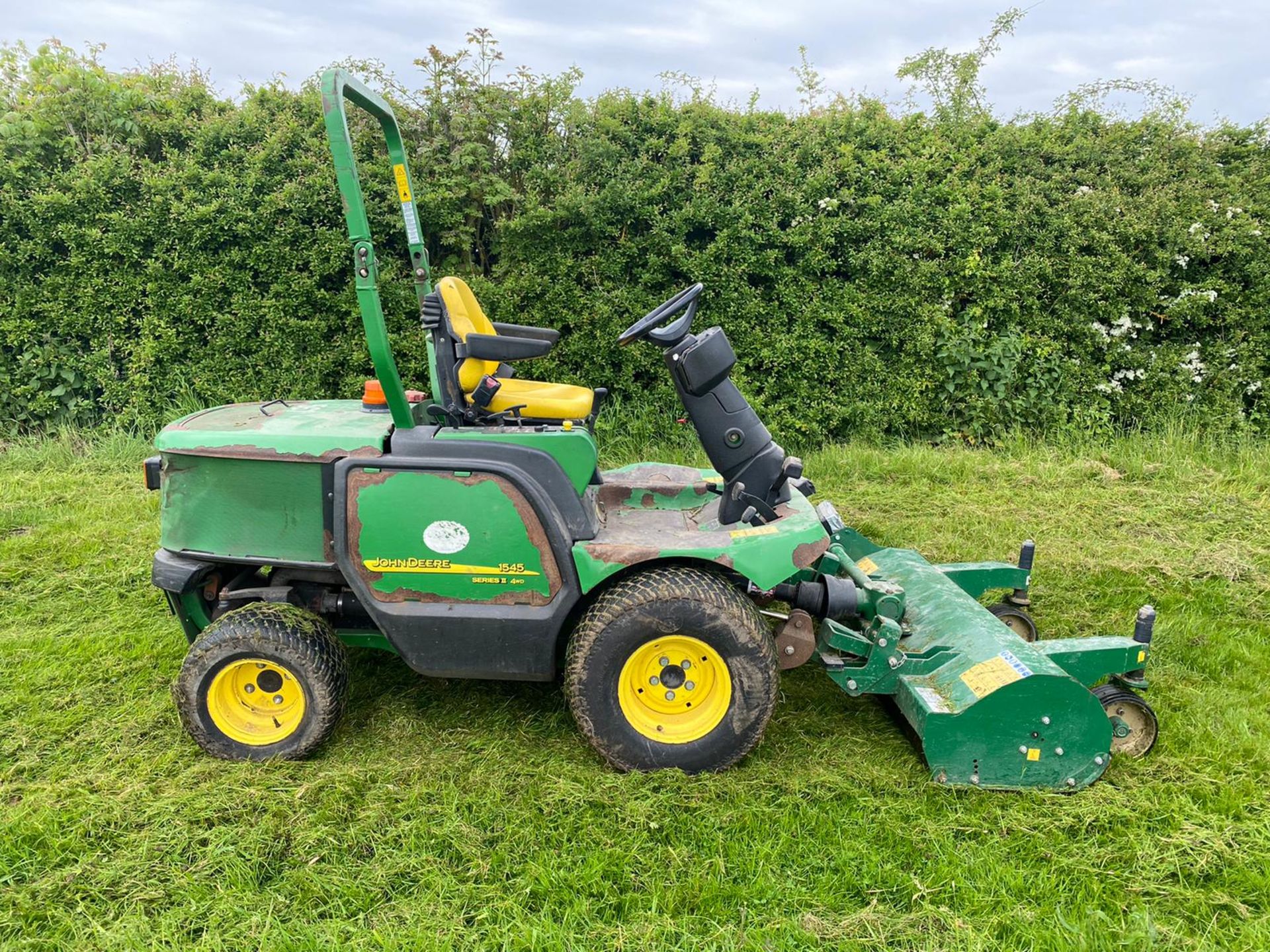 2012 JOHN DEERE 1545 OUT FRONT FLAIL MOWER LOCATION NORTH YORKSHIRE 2012