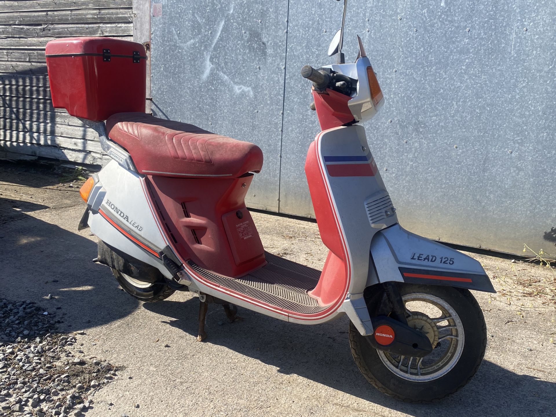 1983 HONDA LEAD 125 Scooter ONLY 765 miles BARNFIND LOCATION Co.Down N.Ireland - Image 2 of 5