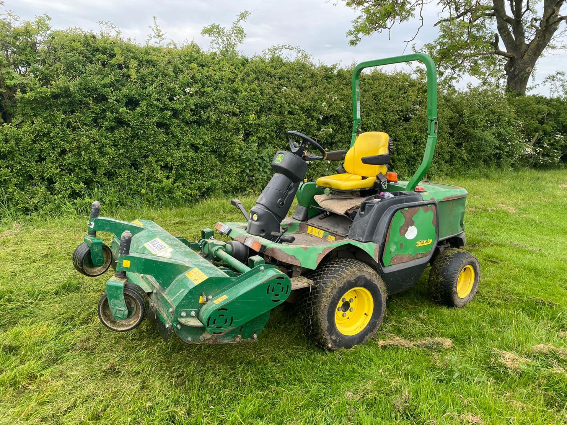 2012 JOHN DEERE 1545 OUT FRONT FLAIL MOWER LOCATION NORTH YORKSHIRE 2012 - Image 3 of 6