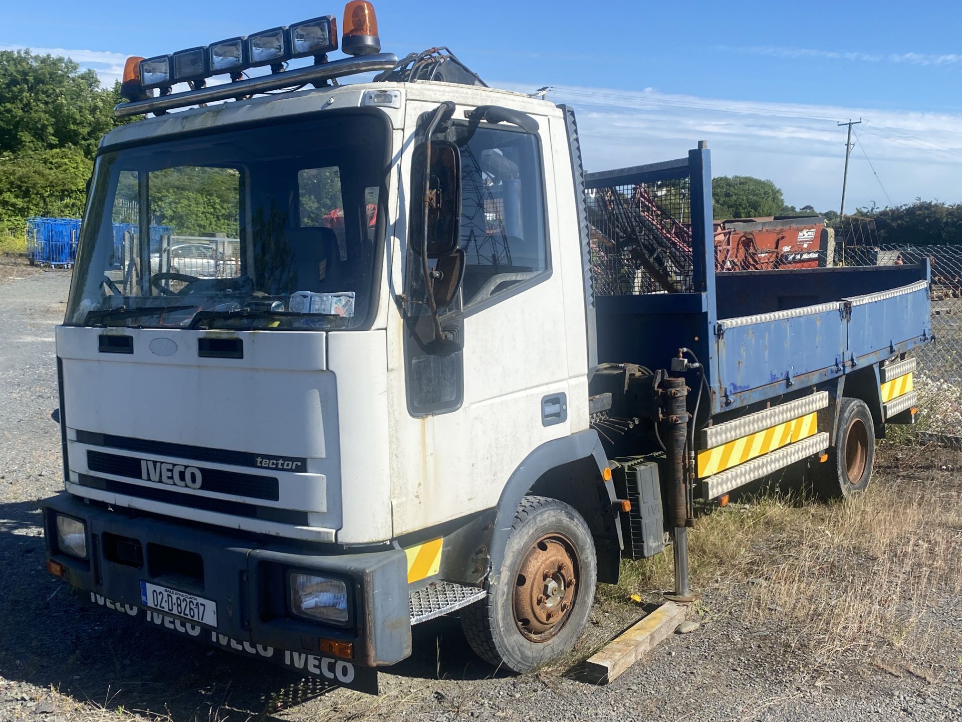 IVECO TECTOR 75E17 TIPPER LORRY With 050 Hiab Knuckleboom Crane LOCATION Co.Down N.Ireland