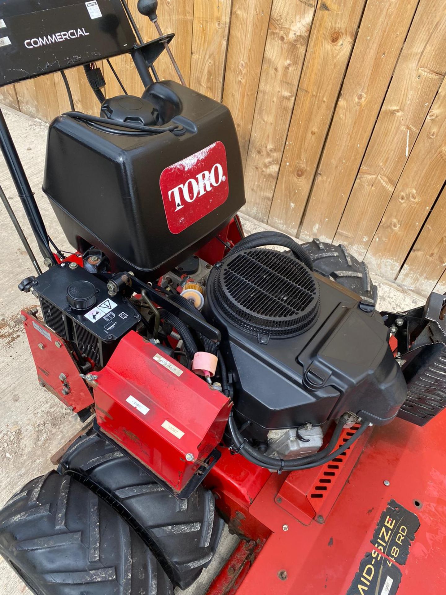 TORO MID SIZE 48RD SCAG MOWER LOCATION NORTH YORKSHIRE. - Image 4 of 4