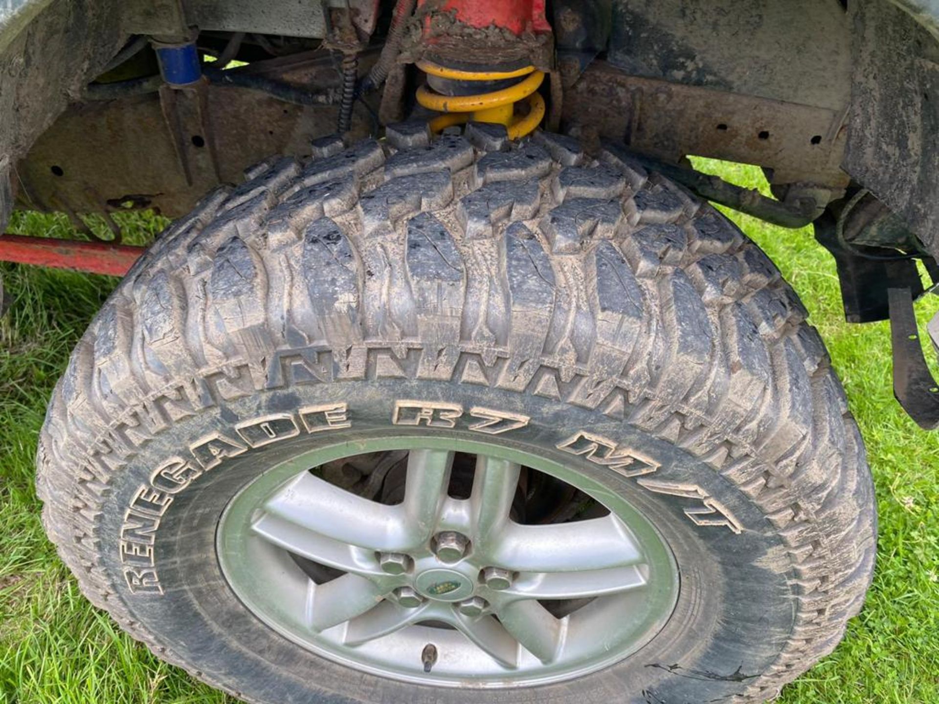 LAND ROVER DISCOVERY TD5GS OFF ROAD 4X4 MONSTER TRUCK LOCATION NORTH YORKSHIRE. - Image 12 of 13