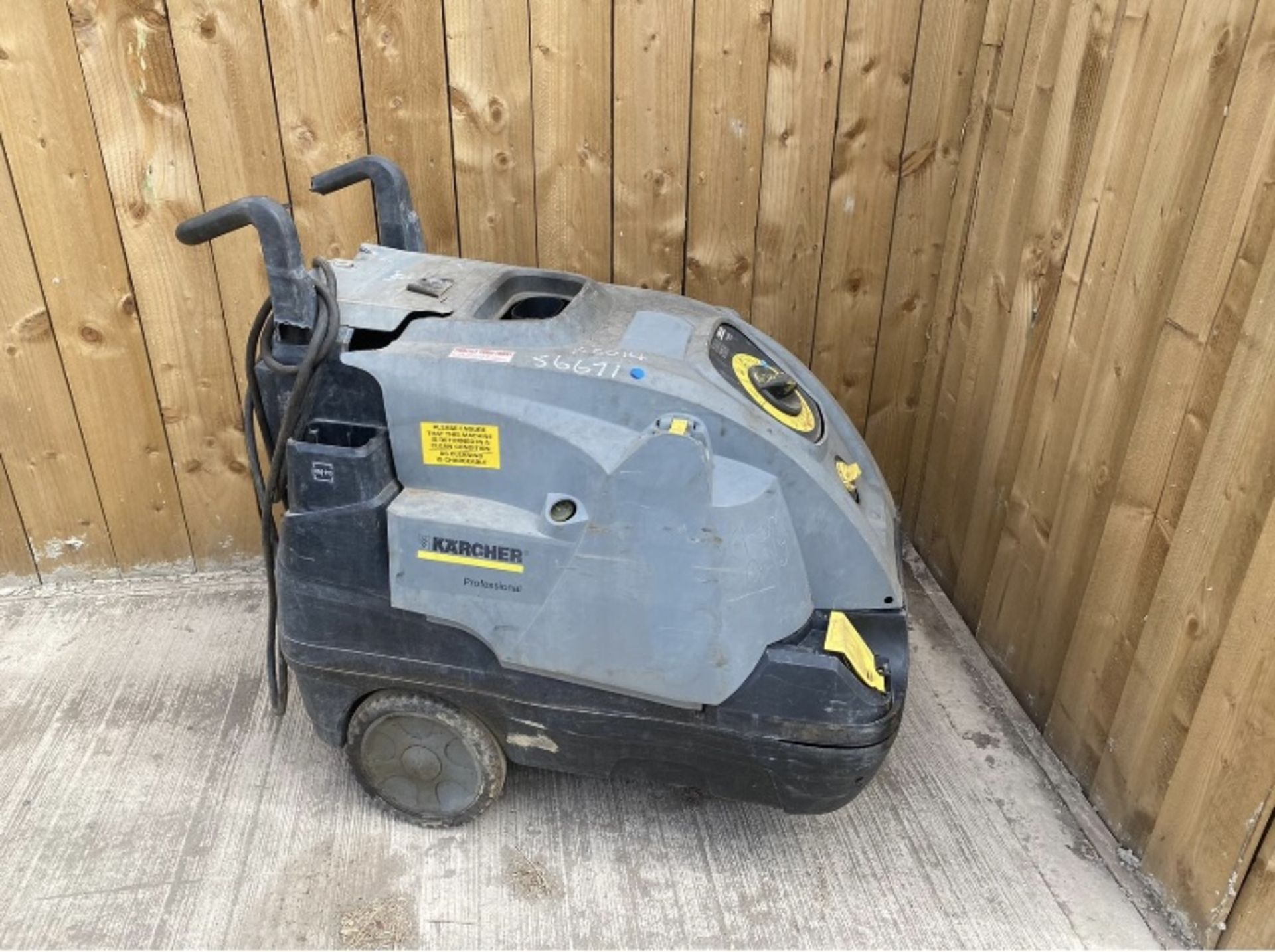 KARCHER HOT & COLD POWER WASHER LOCATION: N. YORKSHIRE
