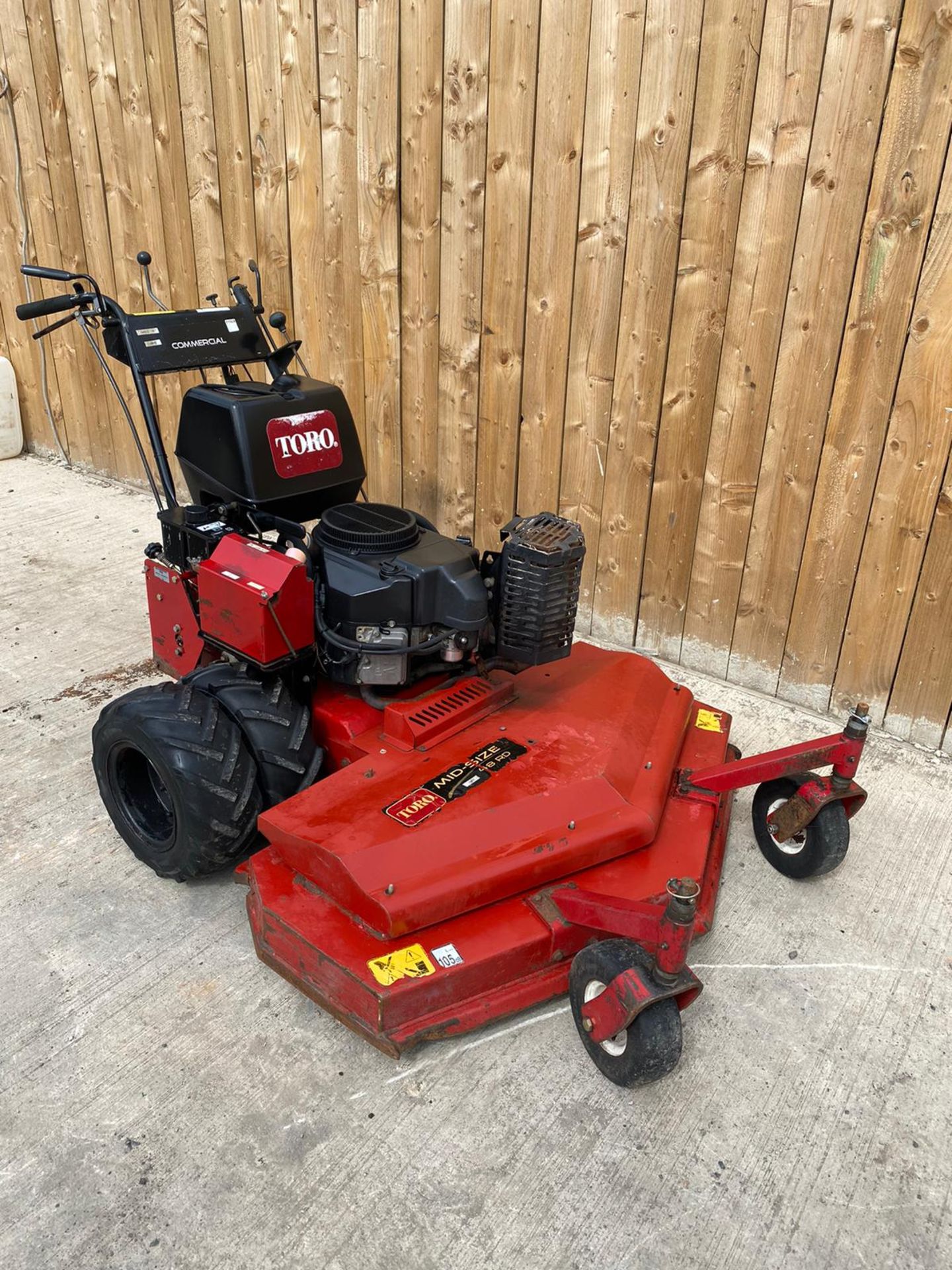 TORO MID SIZE 48RD SCAG MOWER LOCATION NORTH YORKSHIRE. - Image 3 of 4