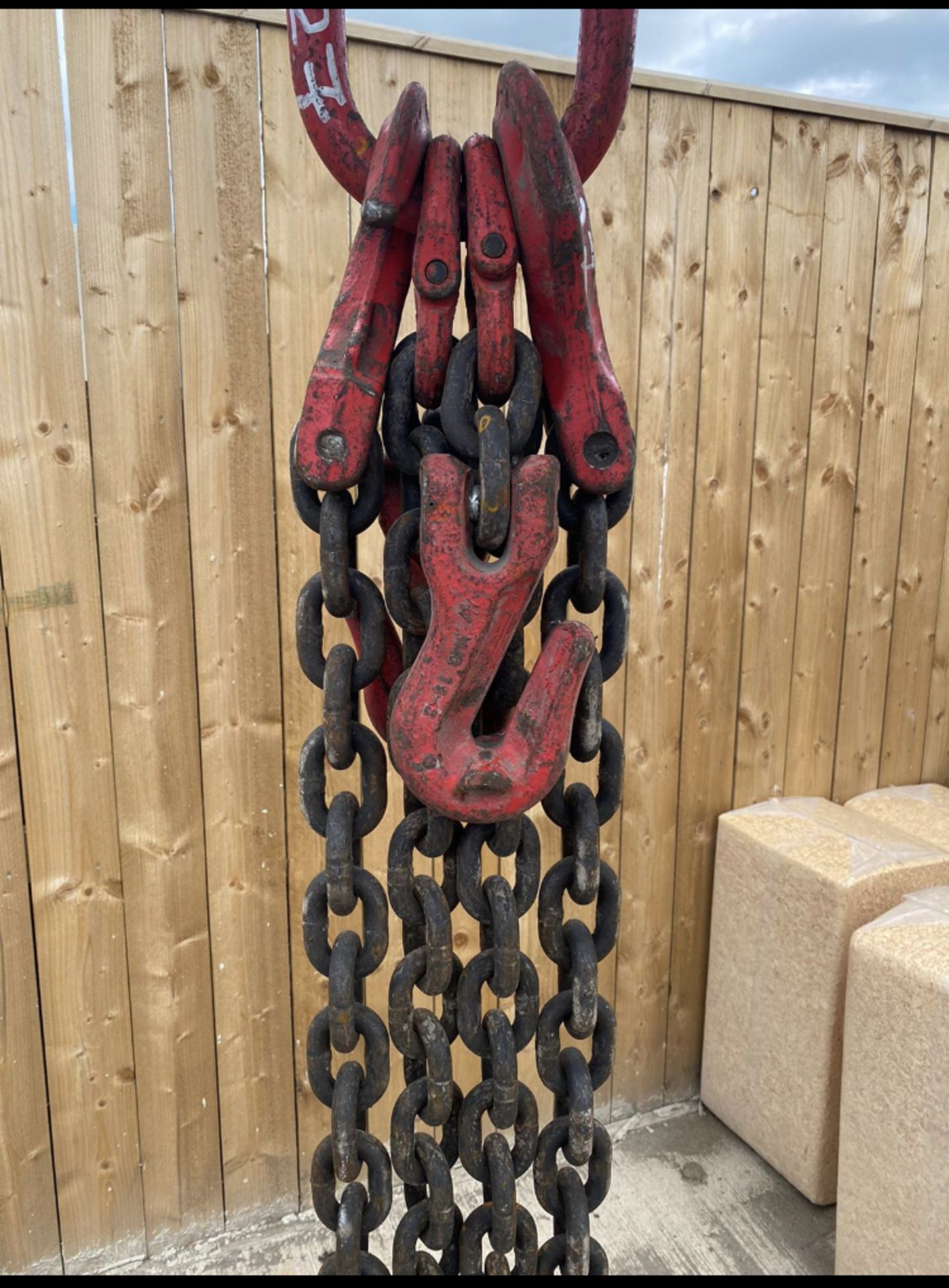 HEAVY DUTY LIFTING CHAINS APPROX 20FT LONG LOCATION: NORTH YORKSHIRE