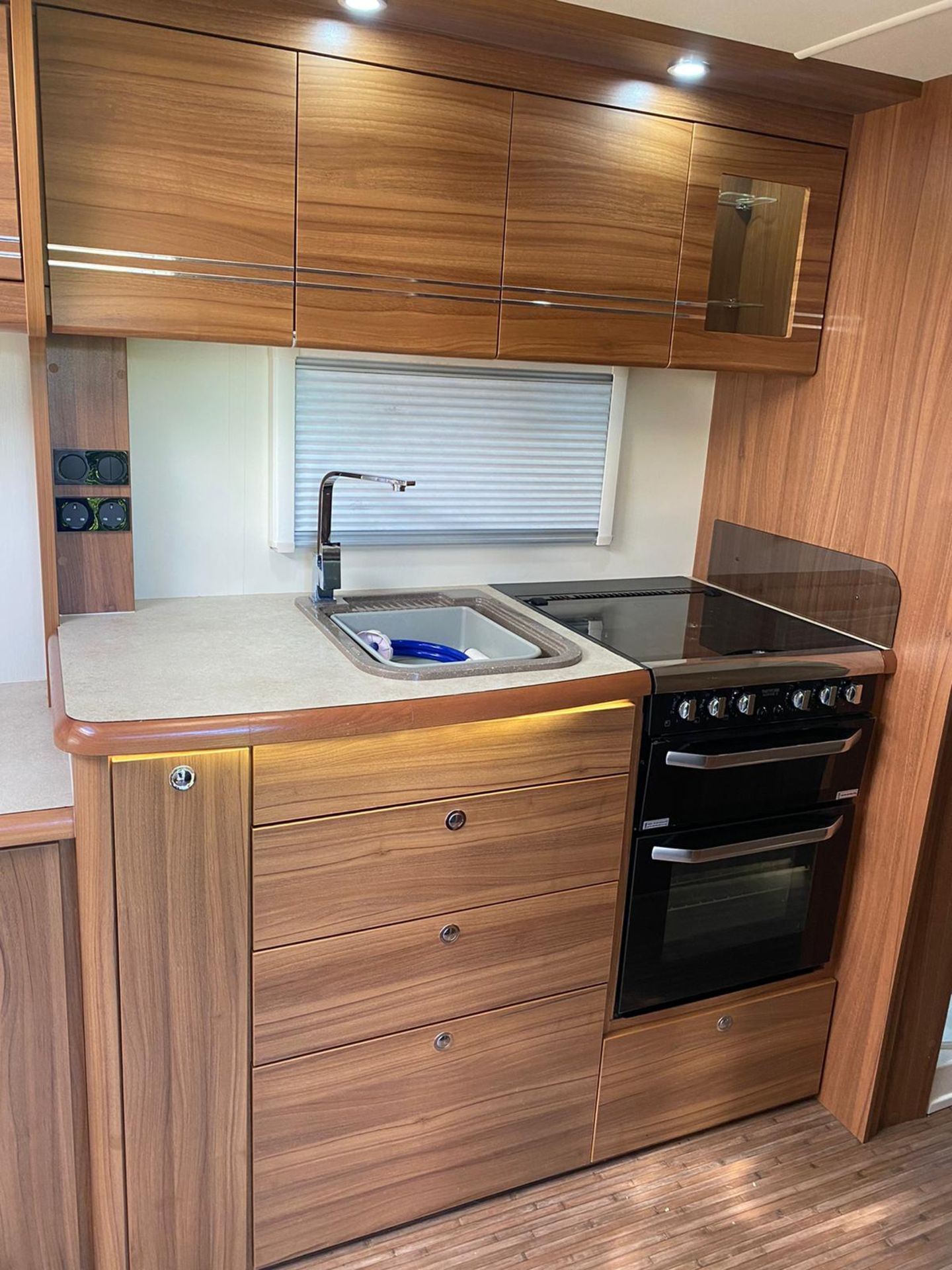 2016 BUCCANEER CARAVAN. 1 OWNER FROM NEW! LOCATION: NORTH YORKSHIRE - Image 7 of 8