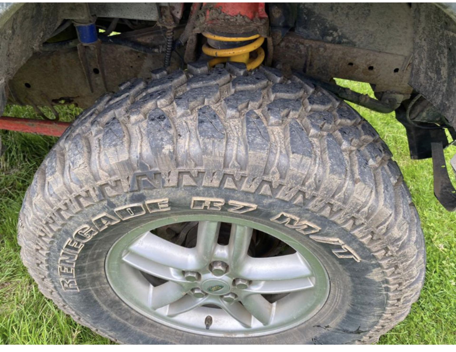 LAND ROVER DISCOVERY TD5 GS OFF ROAD 4X4X MONSTER TRUCK LOCATION: NORTH YORKSHIRE - Image 3 of 11