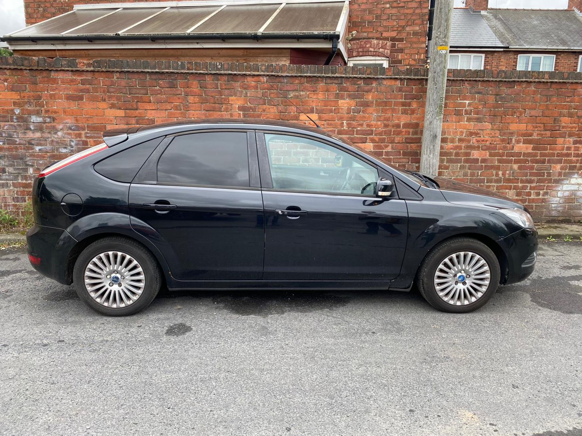 FORD FOCUS TITANIUM 2.0 DIESEL 2010 MOT SEPTEMBER 2021.LOCATION NORTH YORKSHIRE. - Image 2 of 8