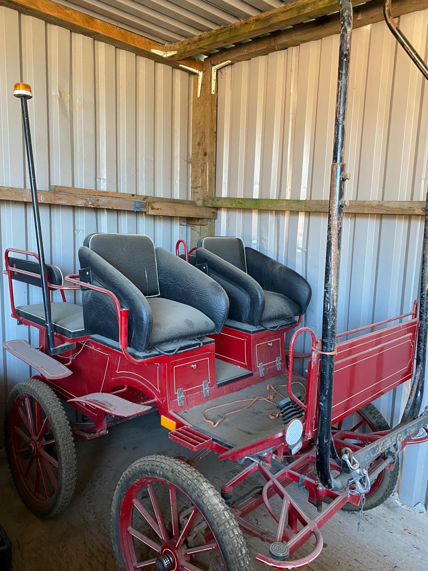 CUMBRIA CARRIAGES 4 WHEEL HORSE CART LOCATION: NORTH YORKSHIRE - Image 3 of 4